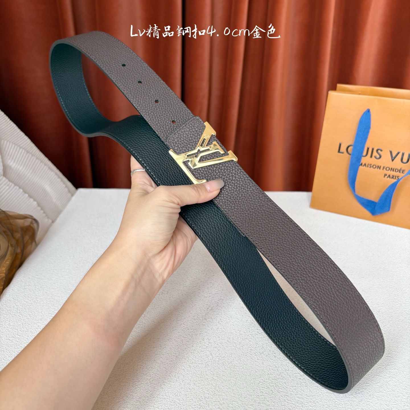 【LOUIS VUITTON】：经典原单品质，经典荔枝纹面配原版荔枝纹底，搭配原单精品钢扣，精工制作，细