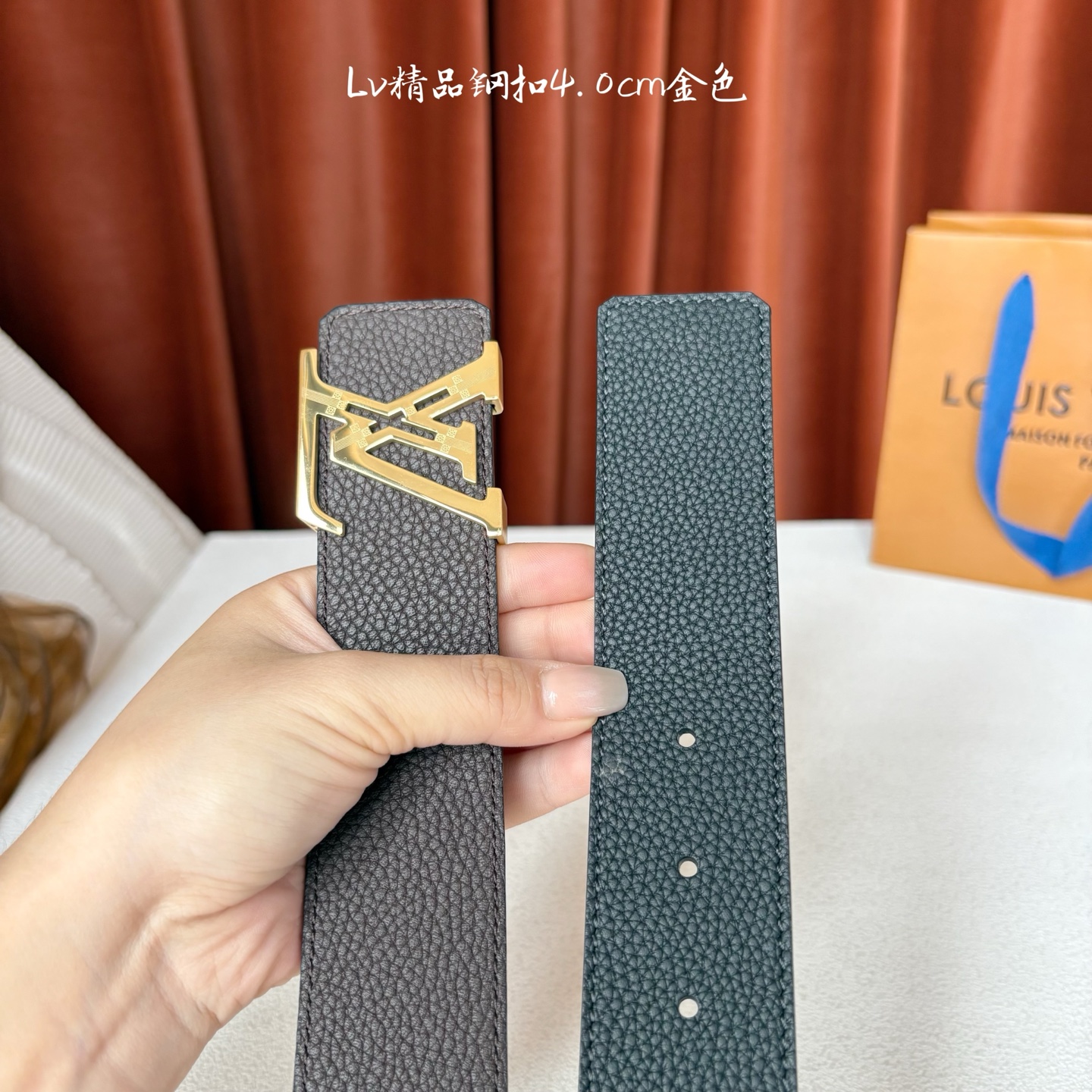 【LOUIS VUITTON】：经典原单品质，经典荔枝纹面配原版荔枝纹底，搭配原单精品钢扣，精工制作，细