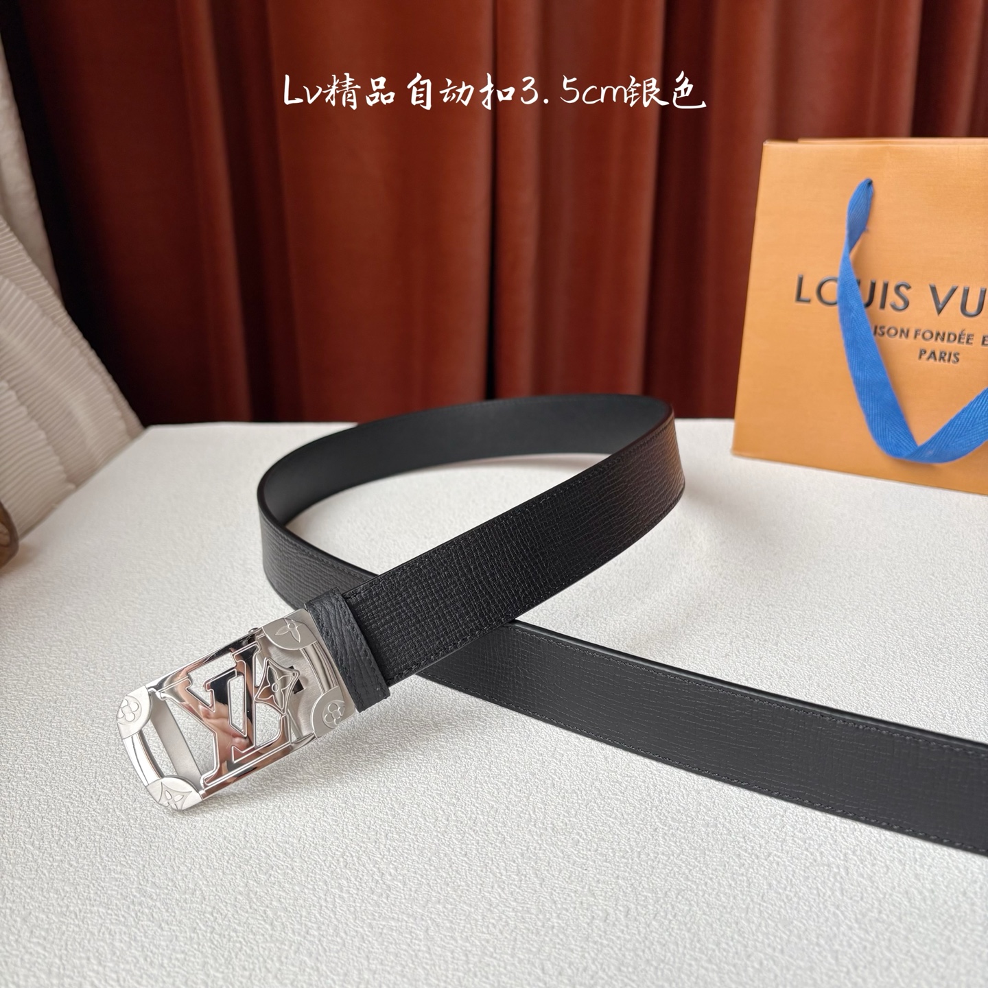 Lv新款进口小牛皮，手感细腻柔软。搭配纯钢自动精品钢扣，男士必备！宽度：3.5cm
