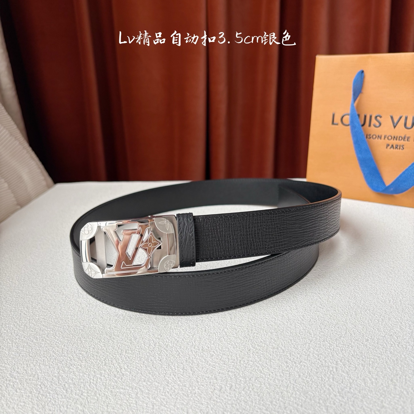 Lv新款进口小牛皮，手感细腻柔软。搭配纯钢自动精品钢扣，男士必备！宽度：3.5cm