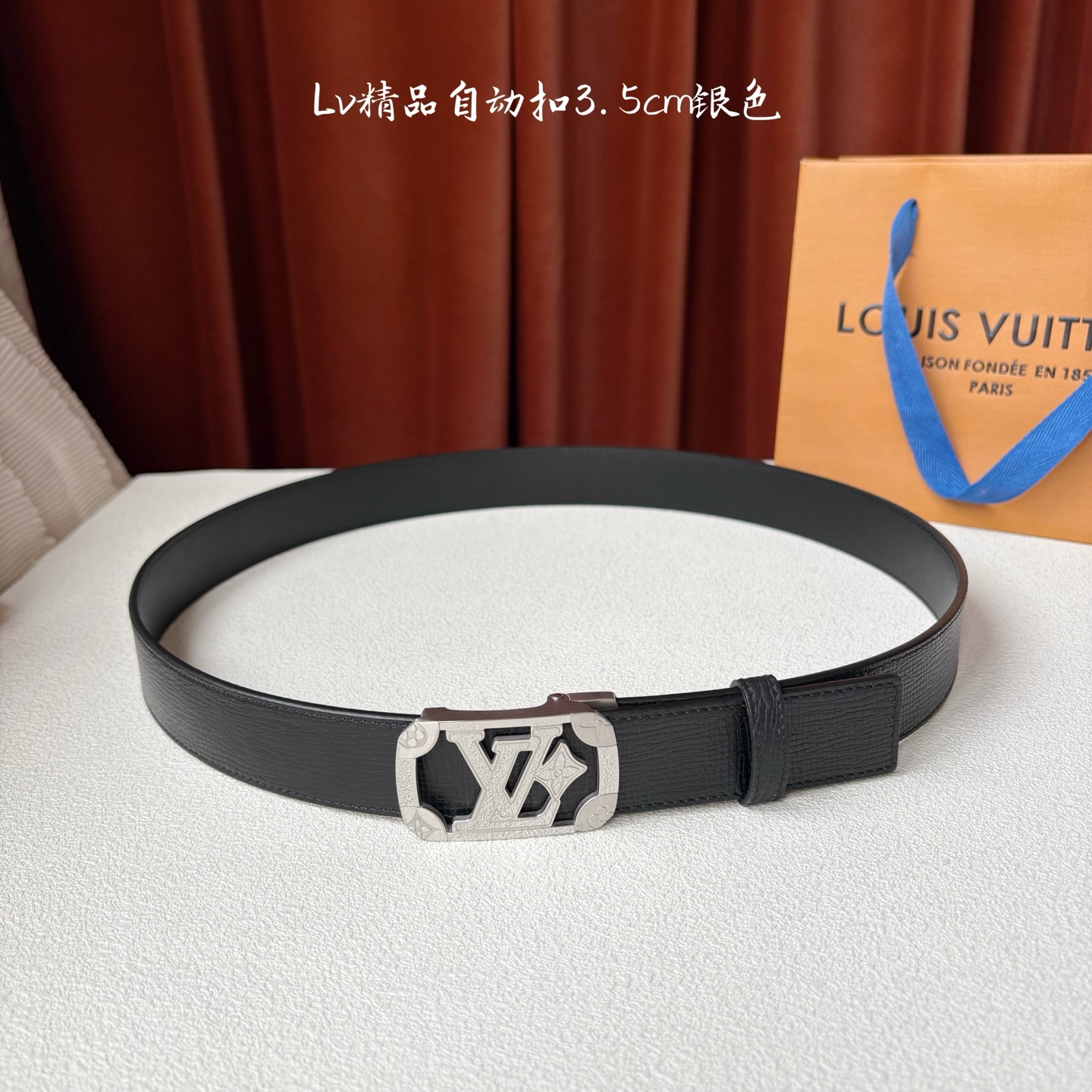 Lv新款进口小牛皮，手感细腻柔软。搭配纯钢自动精品钢扣，男士必备！宽度：3.5cm