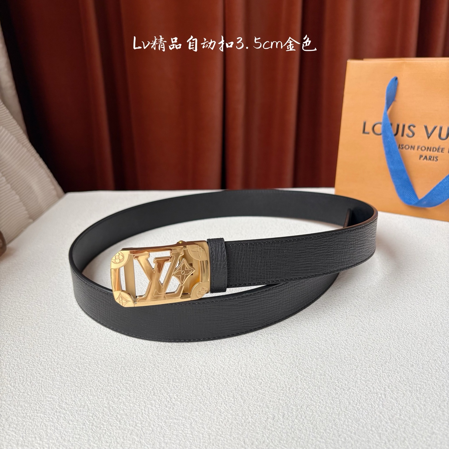 Lv新款进口小牛皮，手感细腻柔软。搭配纯钢自动精品钢扣，男士必备！宽度：3.5cm