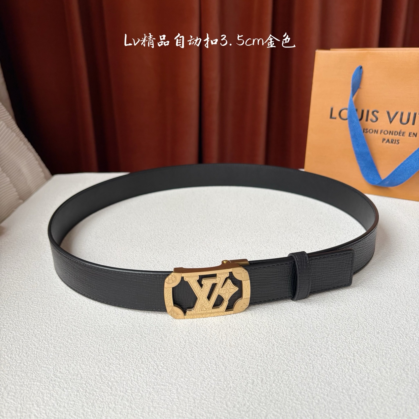 Lv新款进口小牛皮，手感细腻柔软。搭配纯钢自动精品钢扣，男士必备！宽度：3.5cm