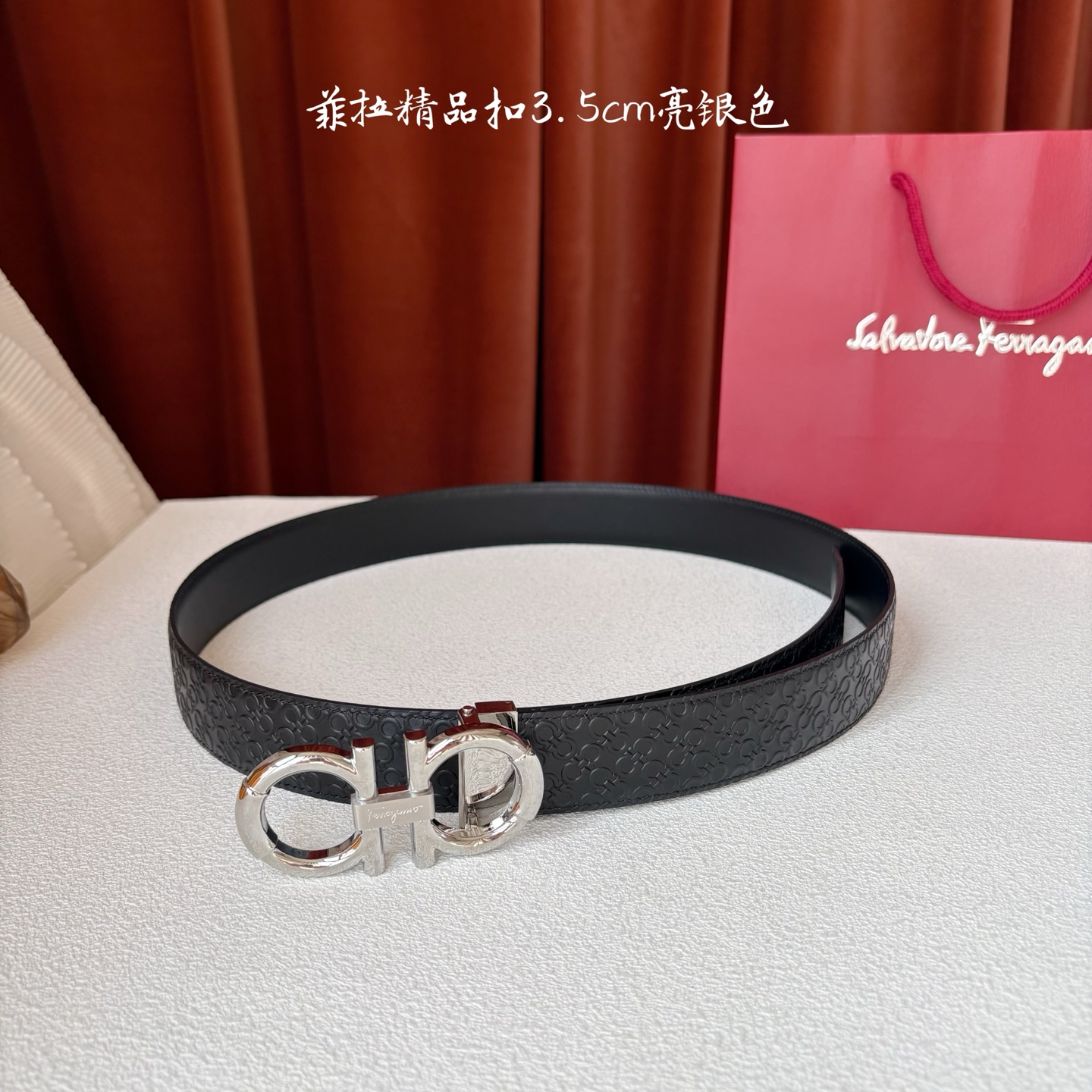 菲拉格慕男款进口小牛皮，手感细腻柔软。搭配纯铜精品扣，男士必备！宽度：3.5cm