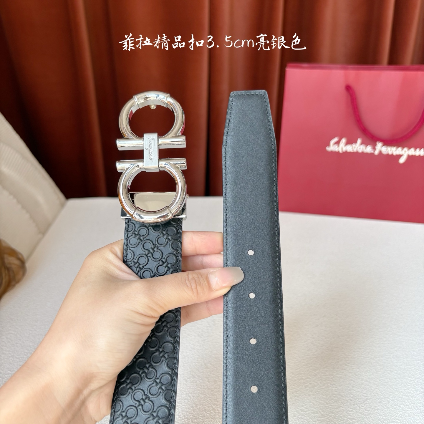 菲拉格慕男款进口小牛皮，手感细腻柔软。搭配纯铜精品扣，男士必备！宽度：3.5cm