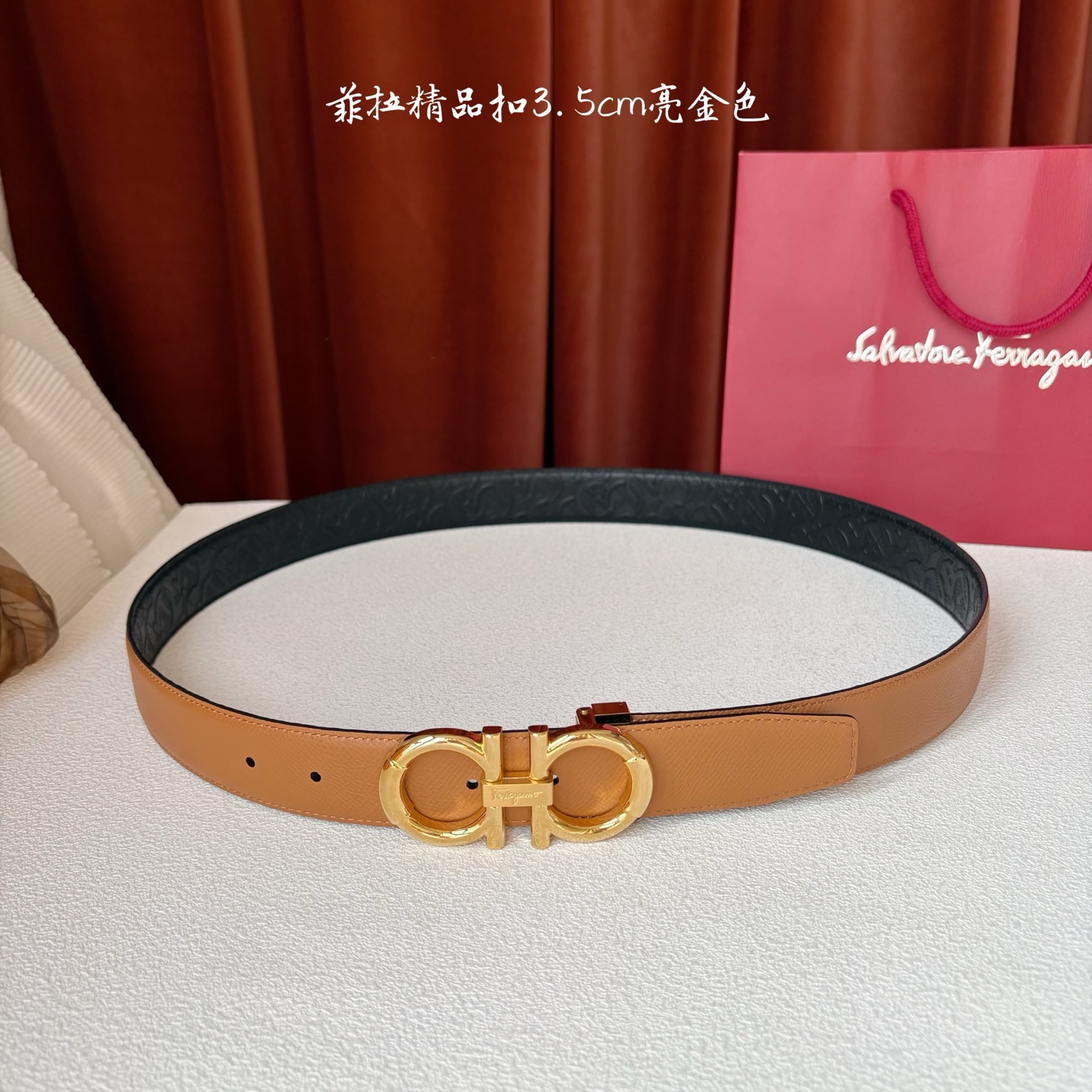 菲拉格慕男款进口小牛皮，手感细腻柔软。搭配纯铜精品扣，男士必备！宽度：3.5cm