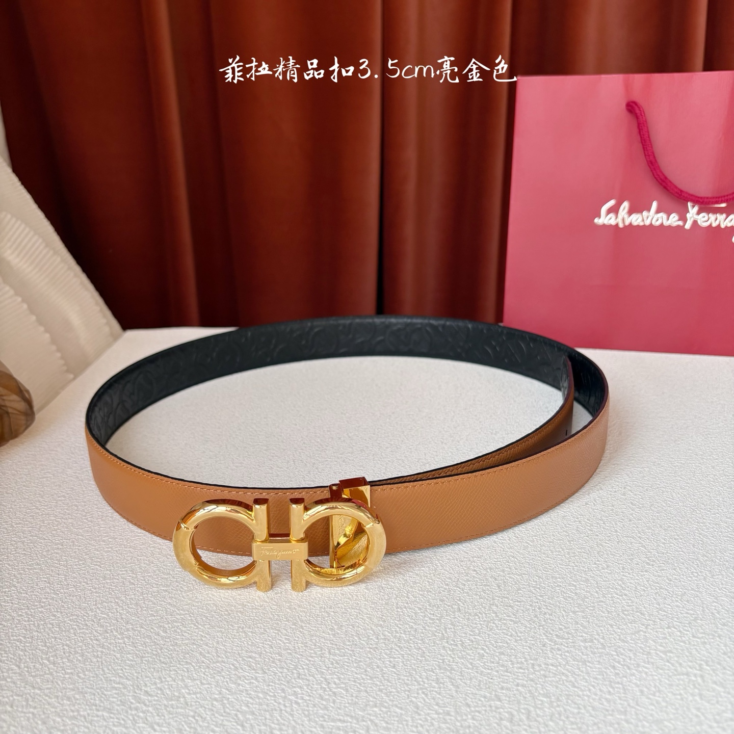 菲拉格慕男款进口小牛皮，手感细腻柔软。搭配纯铜精品扣，男士必备！宽度：3.5cm