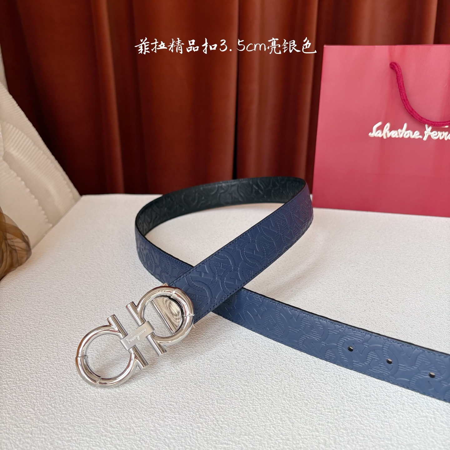 菲拉格慕男款进口小牛皮，手感细腻柔软。搭配纯铜精品扣，男士必备！宽度：3.5cm