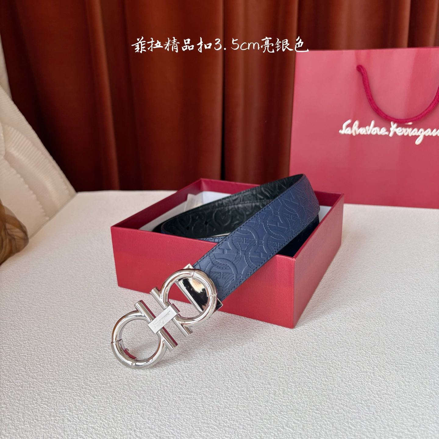 菲拉格慕男款进口小牛皮，手感细腻柔软。搭配纯铜精品扣，男士必备！宽度：3.5cm