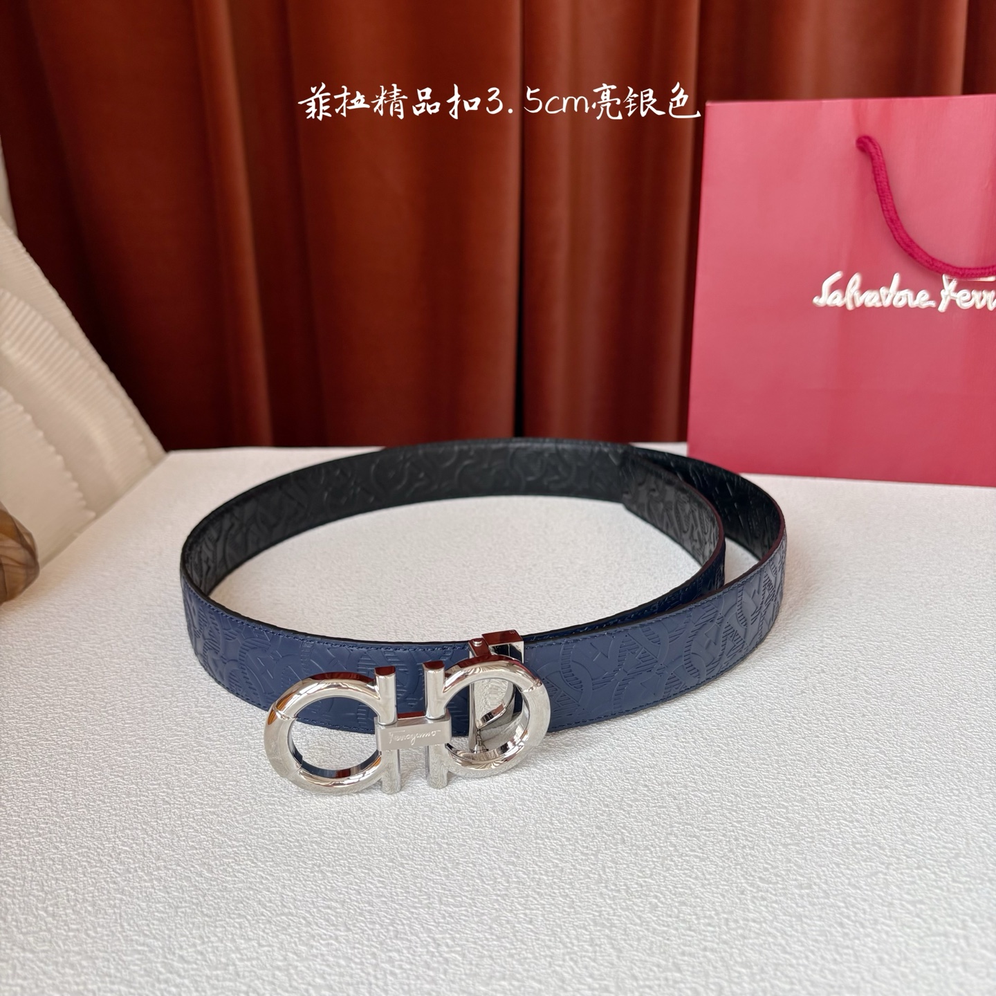 菲拉格慕男款进口小牛皮，手感细腻柔软。搭配纯铜精品扣，男士必备！宽度：3.5cm