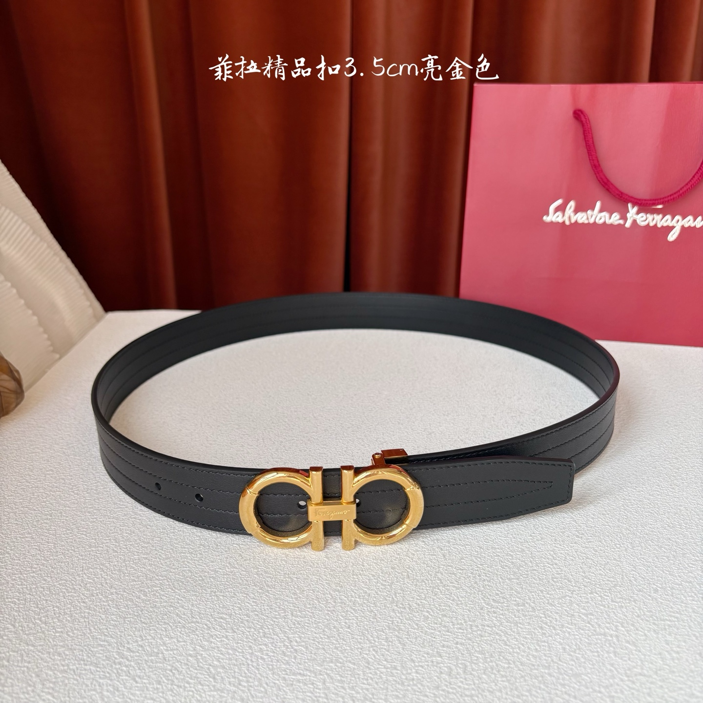 菲拉格慕男款进口小牛皮，手感细腻柔软。搭配纯铜精品扣，男士必备！宽度：3.5cm