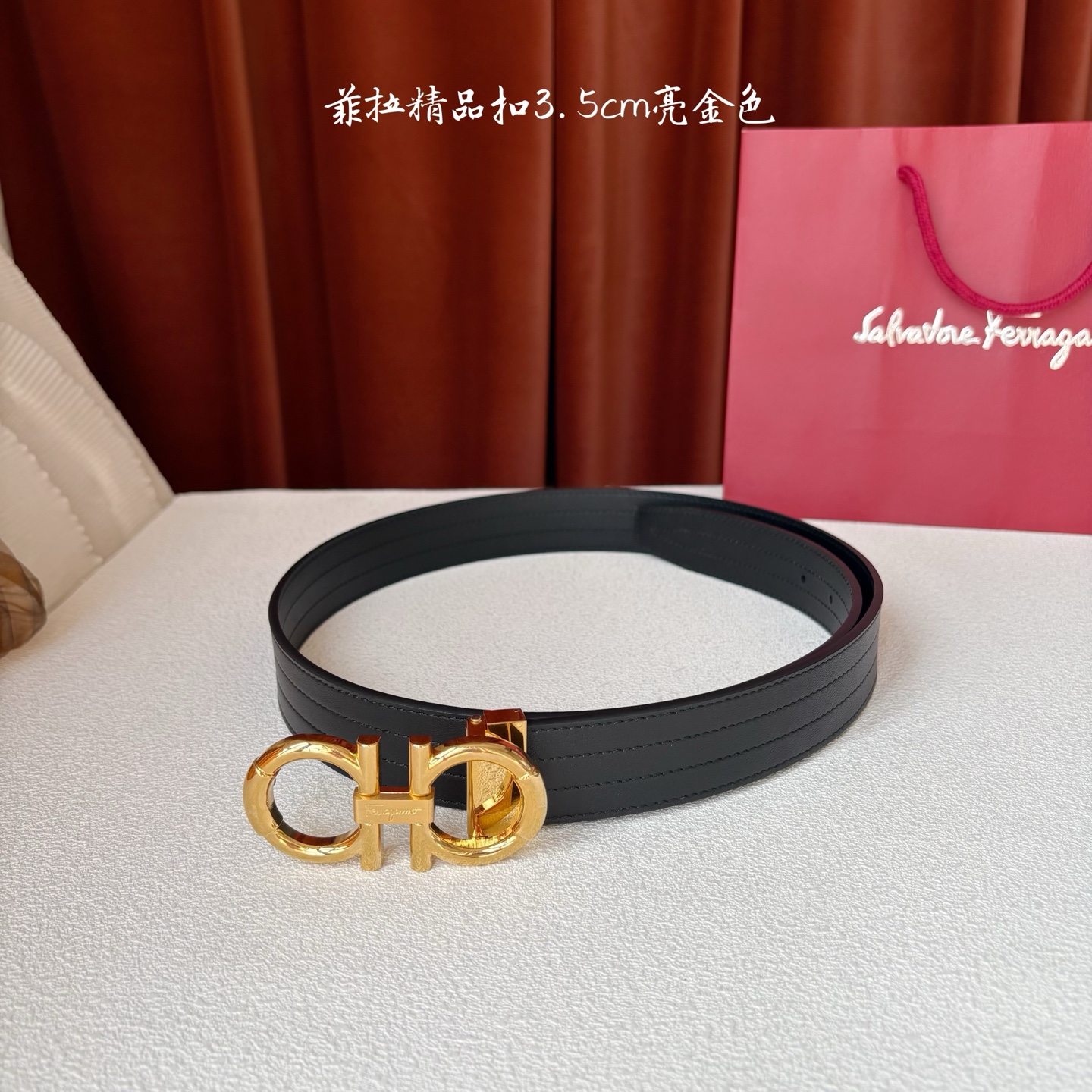 菲拉格慕男款进口小牛皮，手感细腻柔软。搭配纯铜精品扣，男士必备！宽度：3.5cm