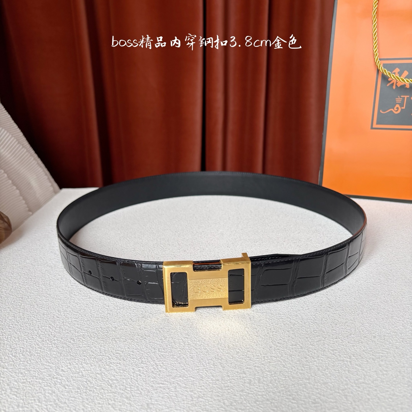 精品内穿钢扣搭配头层柔软小牛皮，时尚大方，彰显优雅质感。喜欢低调质感的来入！