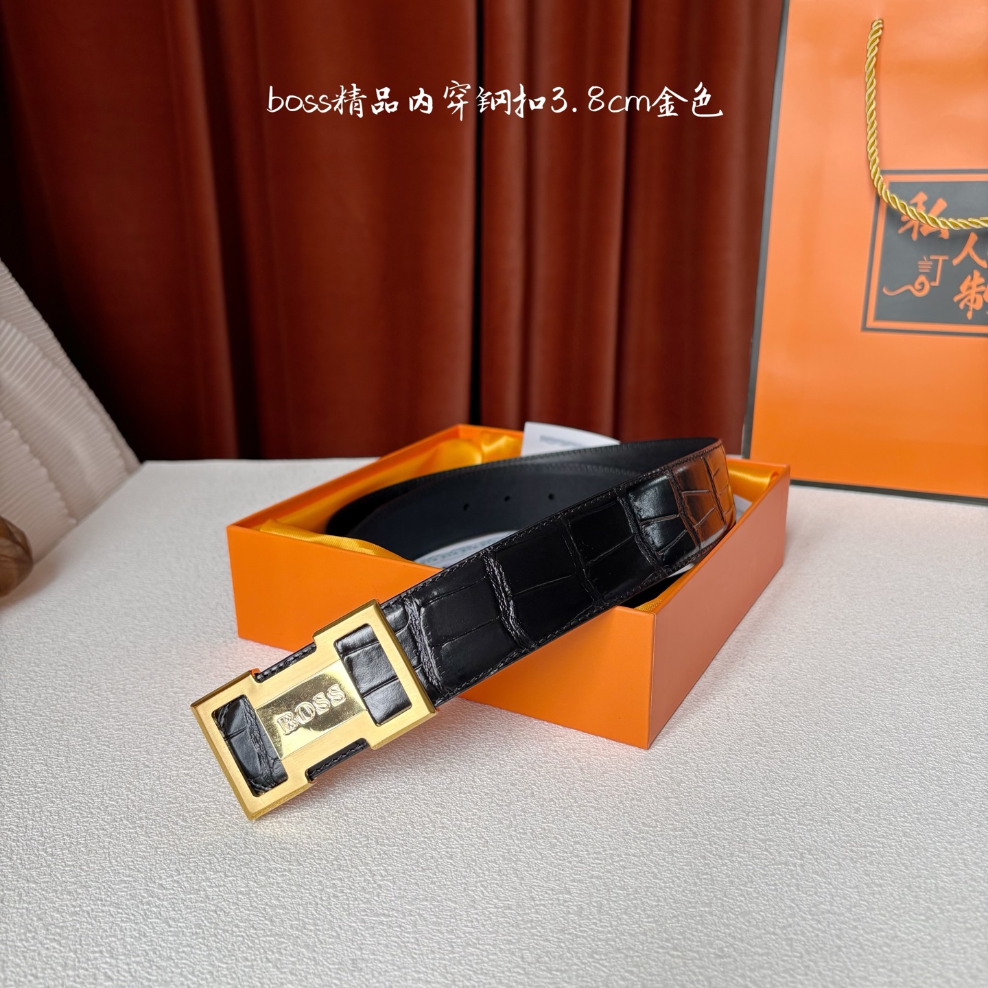 精品内穿钢扣搭配头层柔软小牛皮，时尚大方，彰显优雅质感。喜欢低调质感的来入！