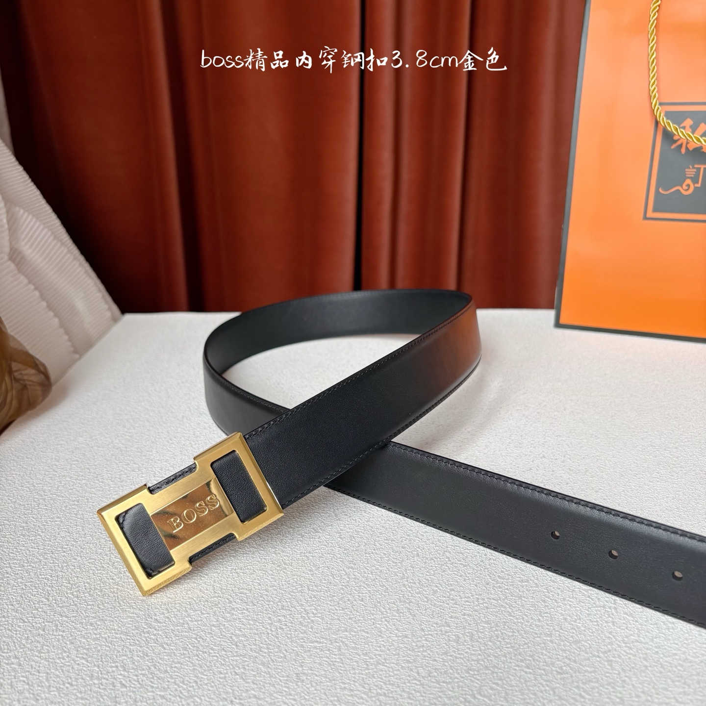 精品内穿钢扣搭配头层柔软小牛皮，时尚大方，彰显优雅质感。喜欢低调质感的来入！