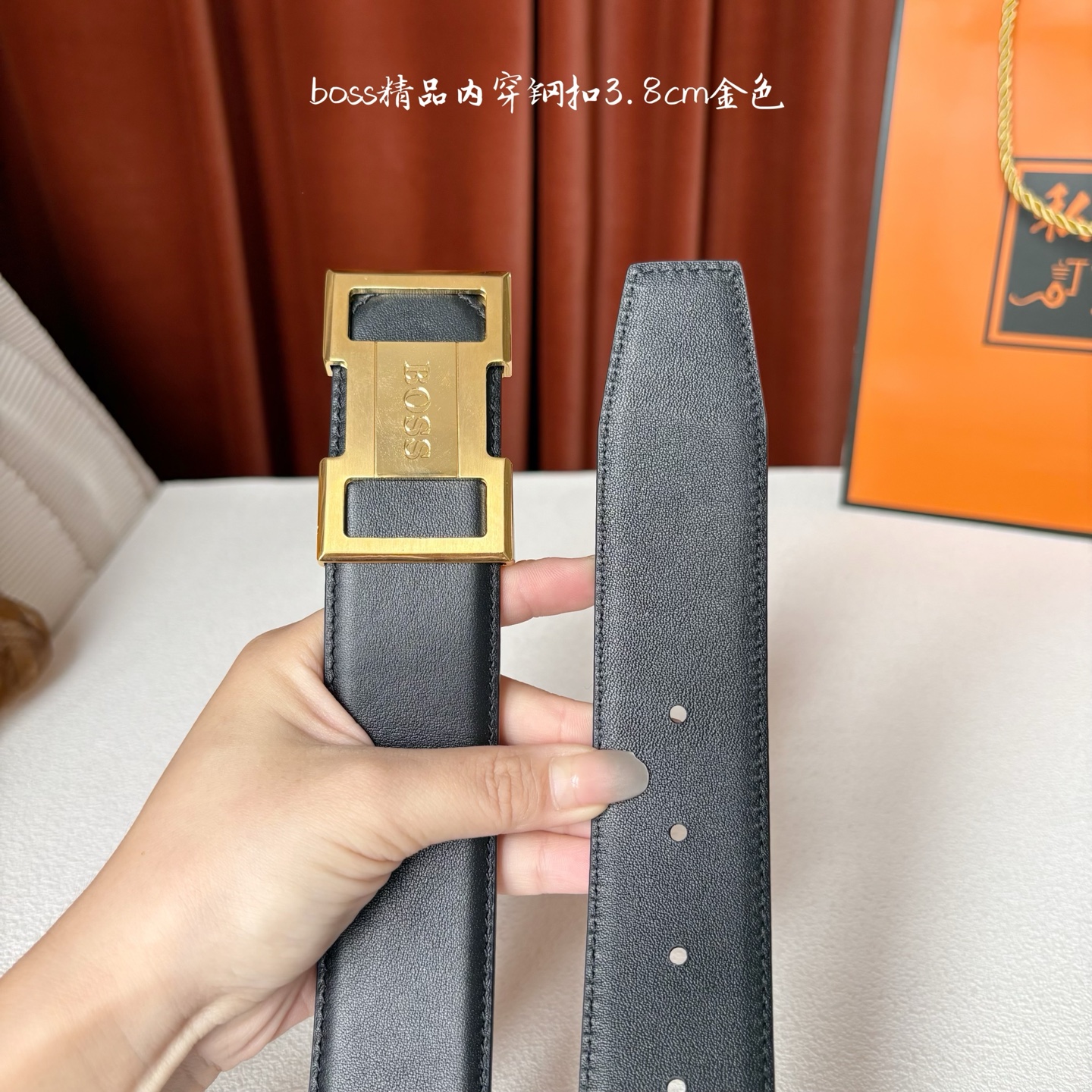 精品内穿钢扣搭配头层柔软小牛皮，时尚大方，彰显优雅质感。喜欢低调质感的来入！