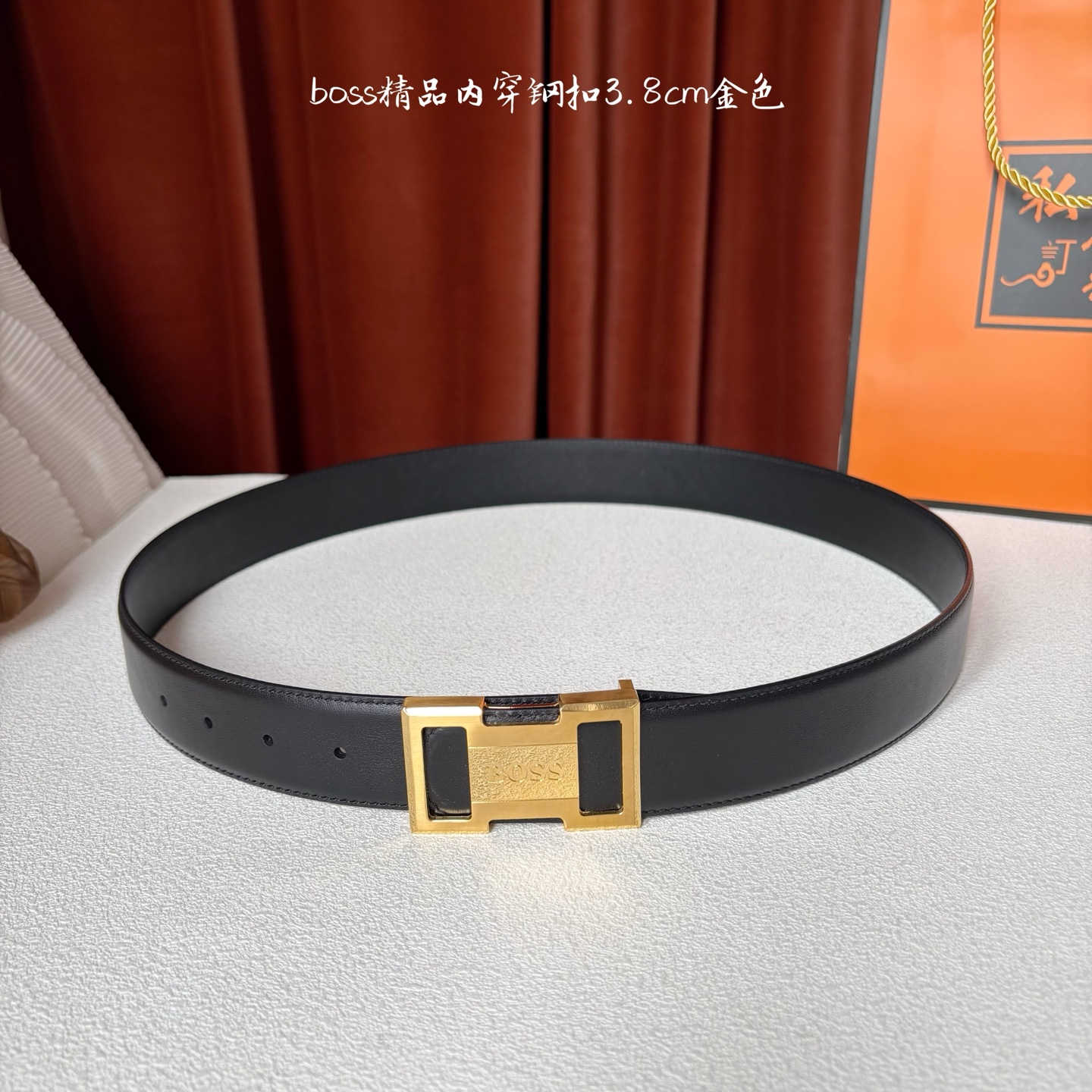 精品内穿钢扣搭配头层柔软小牛皮，时尚大方，彰显优雅质感。喜欢低调质感的来入！