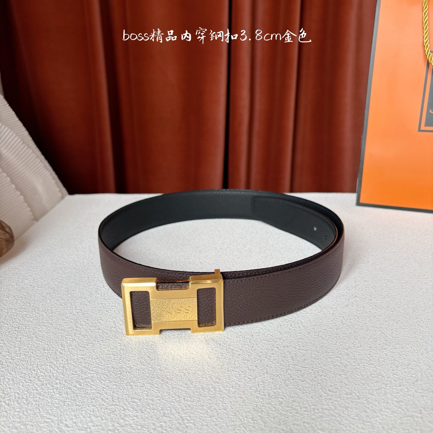 精品内穿钢扣搭配头层柔软小牛皮，时尚大方，彰显优雅质感。喜欢低调质感的来入！