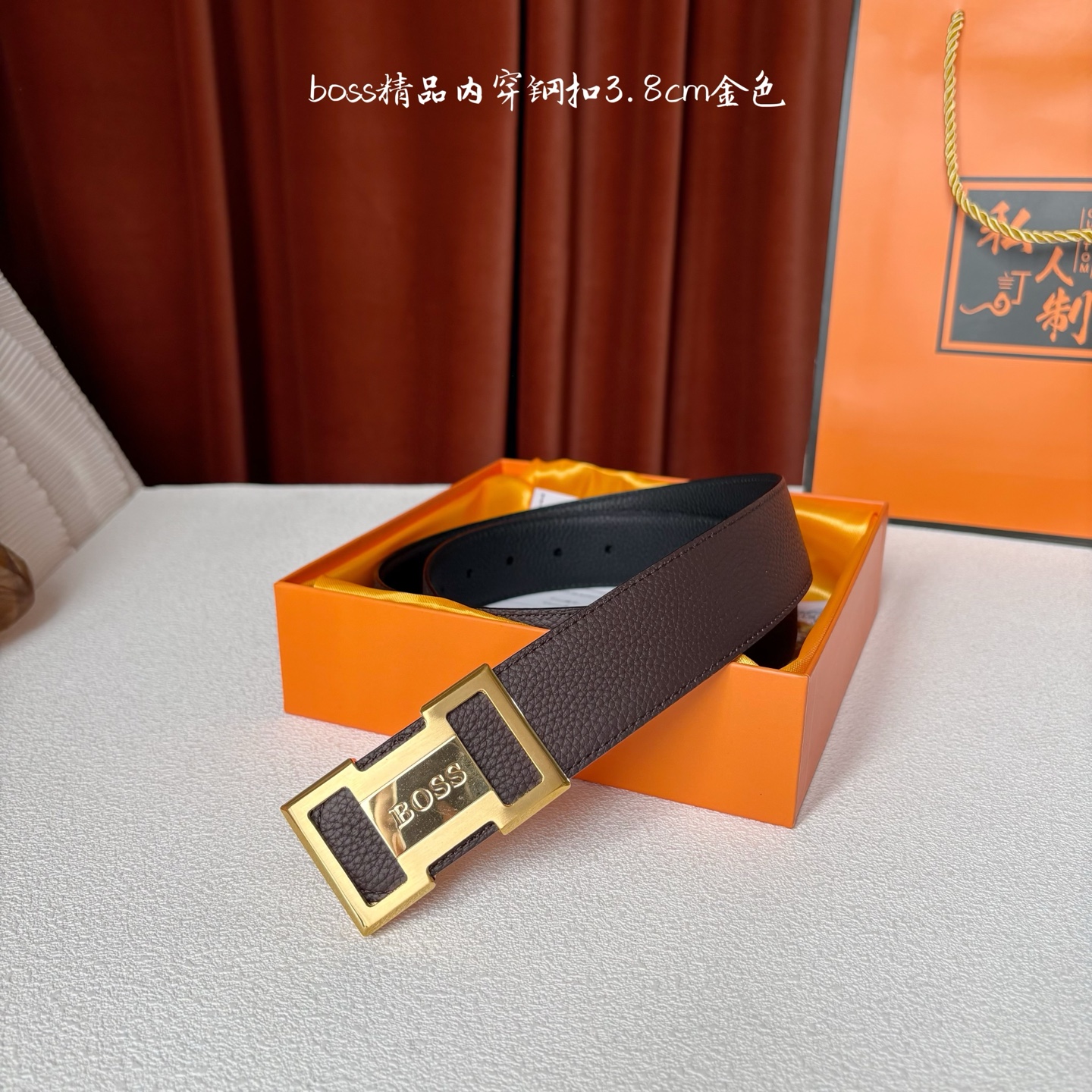 精品内穿钢扣搭配头层柔软小牛皮，时尚大方，彰显优雅质感。喜欢低调质感的来入！