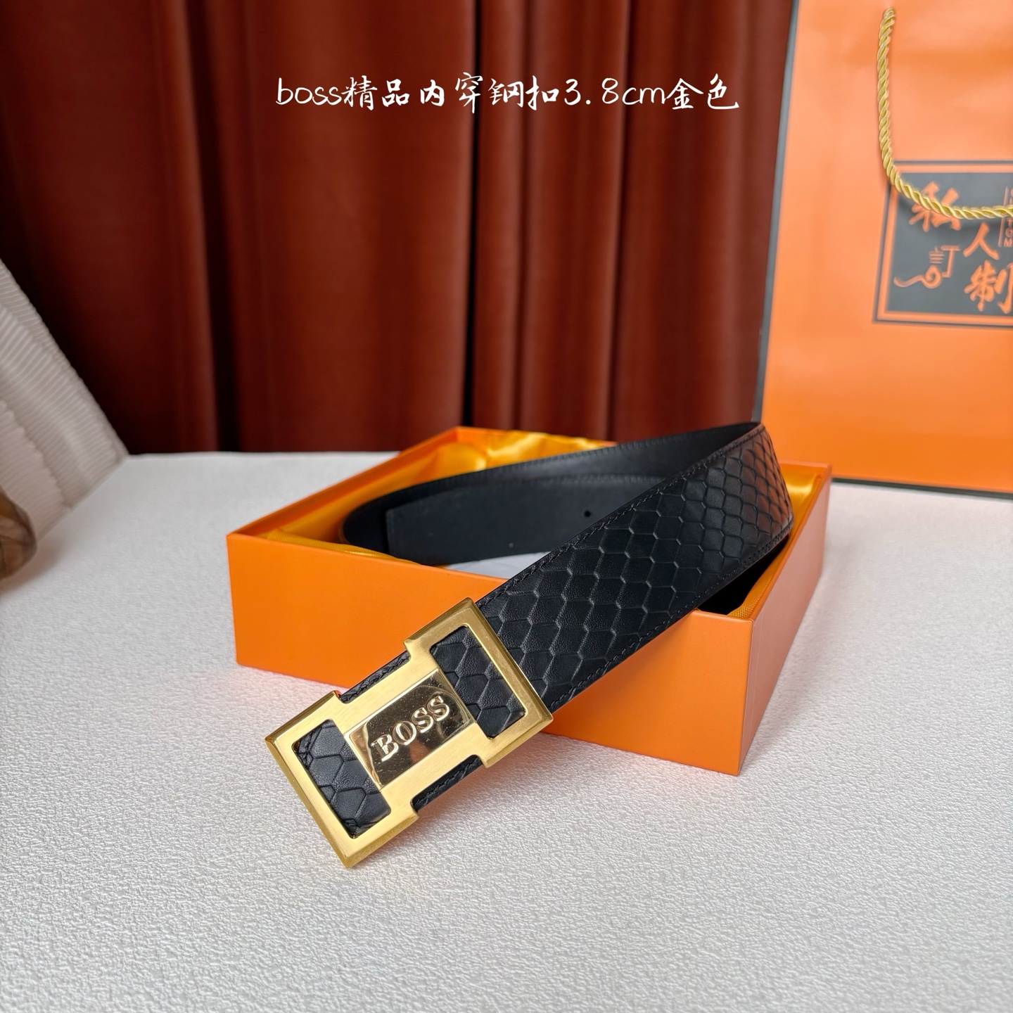 精品内穿钢扣搭配头层柔软小牛皮，时尚大方，彰显优雅质感。喜欢低调质感的来入！