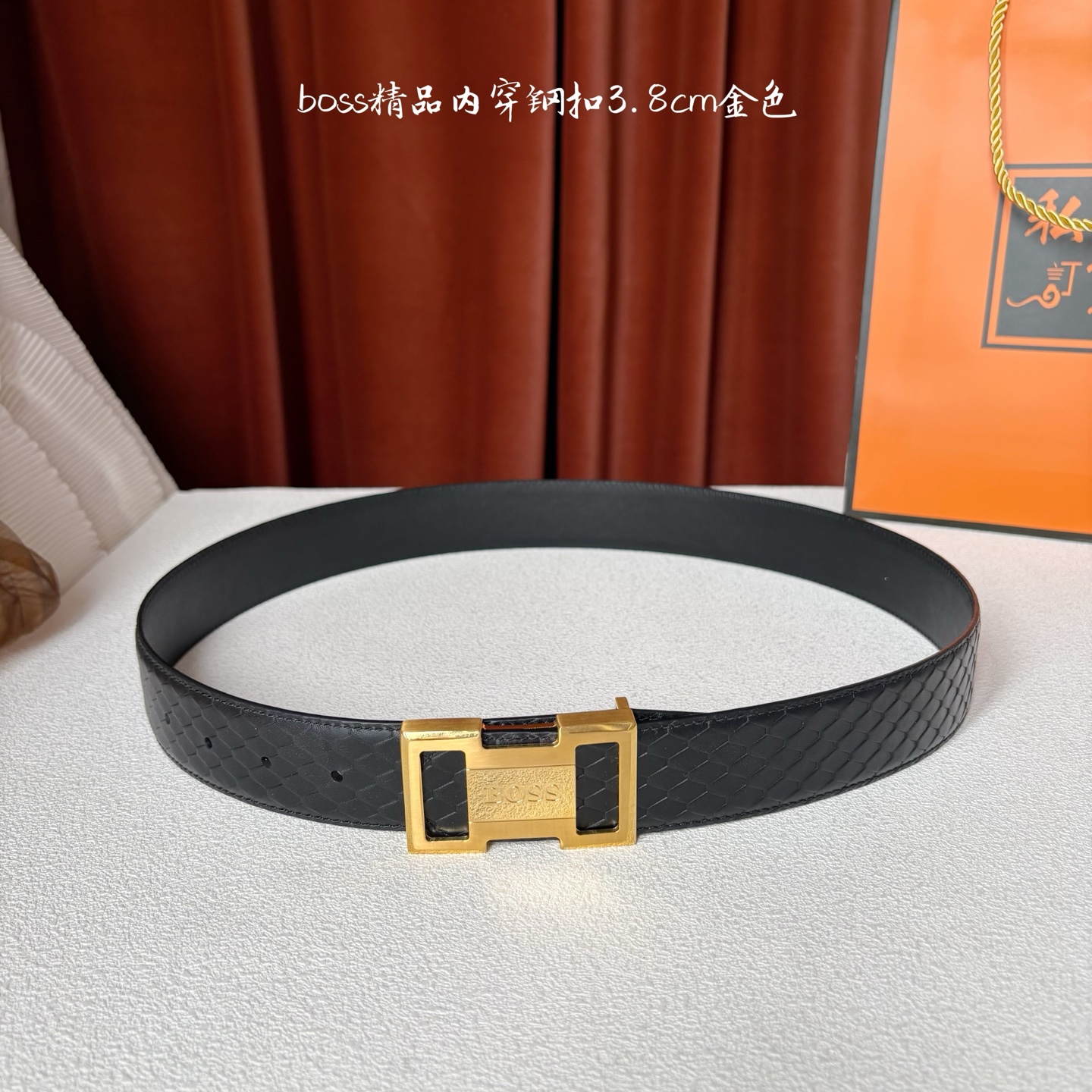 精品内穿钢扣搭配头层柔软小牛皮，时尚大方，彰显优雅质感。喜欢低调质感的来入！