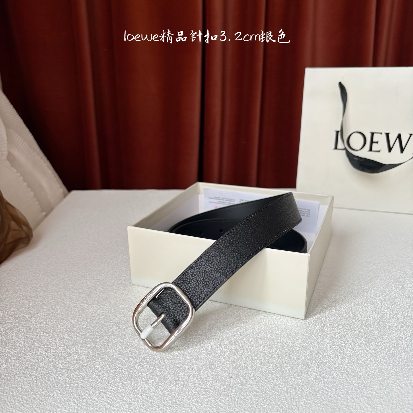 NO:741915,Original order Loewe's new soft grained cow leather belt, round buckle, 3.2cm wide, five-hole adjustment, engraved with LOEWE logo. Color black/silver buckle, belt, loewe, loewe, cowhide19860909原单  罗意威新款柔软粒面牛皮革腰带,圆形搭扣,3.2cm宽,五孔调节,镌刻LOEWE标志.颜色黑色/银扣,皮带,loewe,loewe,cowhide,Belt