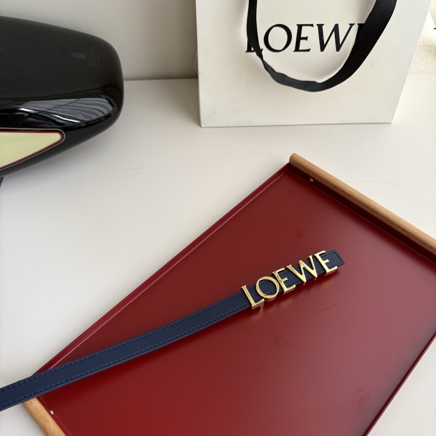 NO:764085,Loewe's new smooth cow leather belt, decorated with metal LOEWE logo, 1.5cm wide, five-hole adjustment. Color royal blue, belt, loewe, loewe, cowhide19860909罗意威新款光滑牛皮革腰带,饰以金属LOEWE标志,宽1.5cm,五孔调节.颜色宝蓝色,皮带,loewe,loewe,cowhide,Belt