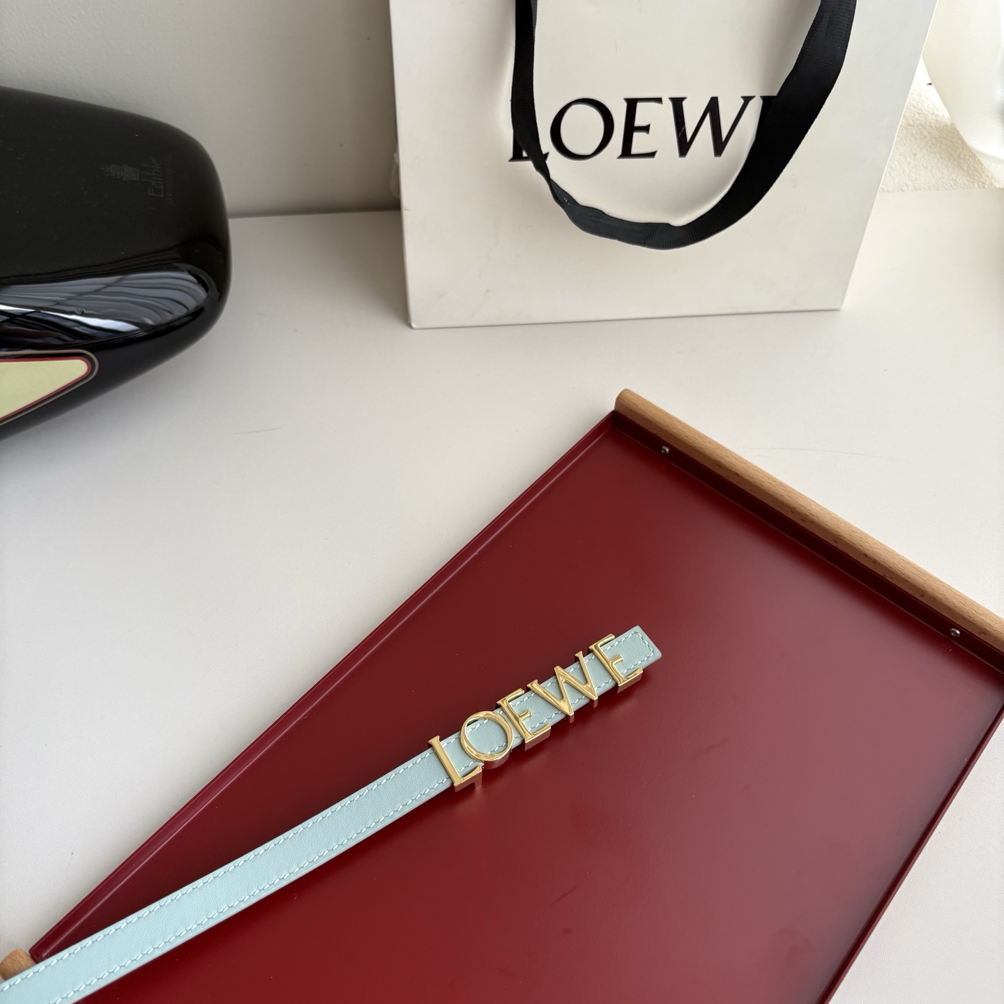 NO:764109,Loewe's new smooth cow leather belt, decorated with metal LOEWE logo, 1.5cm wide, five-hole adjustment. Color glacier blue, belt, loewe, loewe, cowhide19860909罗意威新款光滑牛皮革腰带,饰以金属LOEWE标志,宽1.5cm,五孔调节.颜色冰川蓝,皮带,loewe,loewe,cowhide,Belt