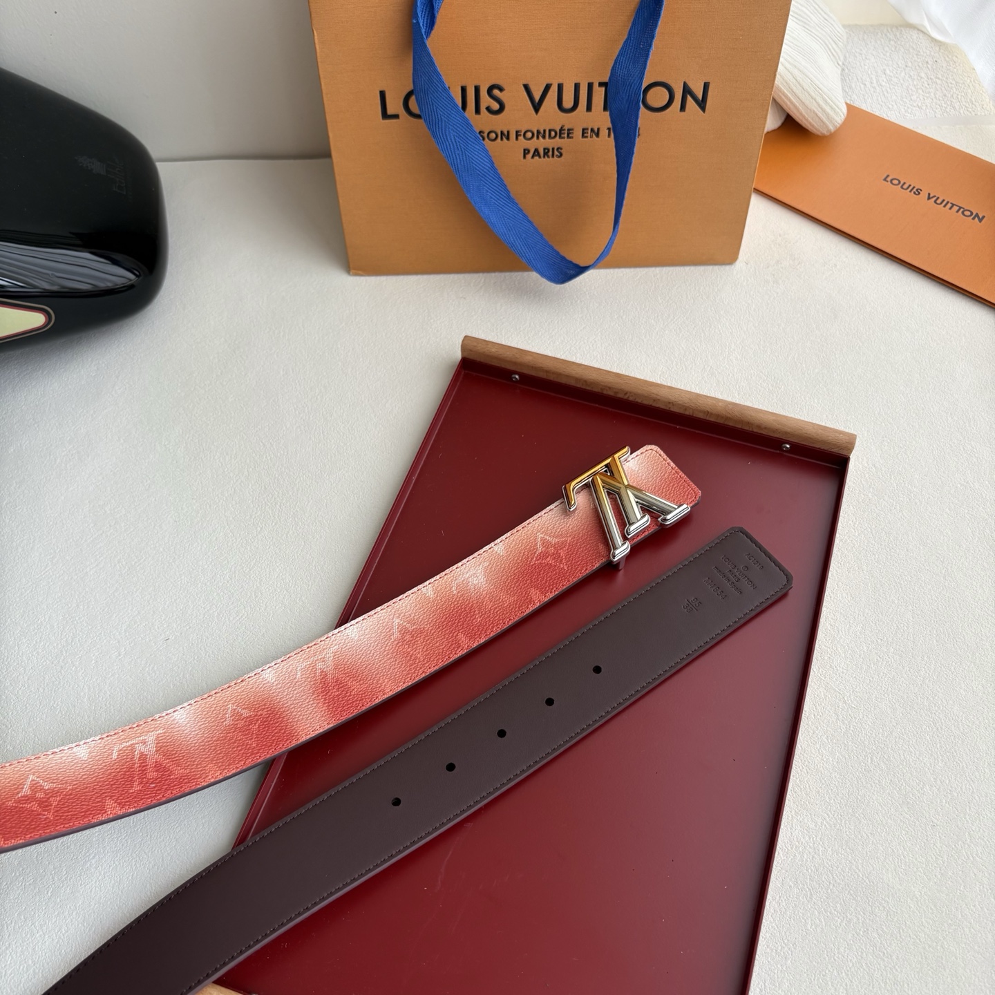 Lv新款Pvc印花面配原版平纹底，搭配精品铜扣，精工制作，细节看图，实物拍摄，高端奢华，宽度4.0cm