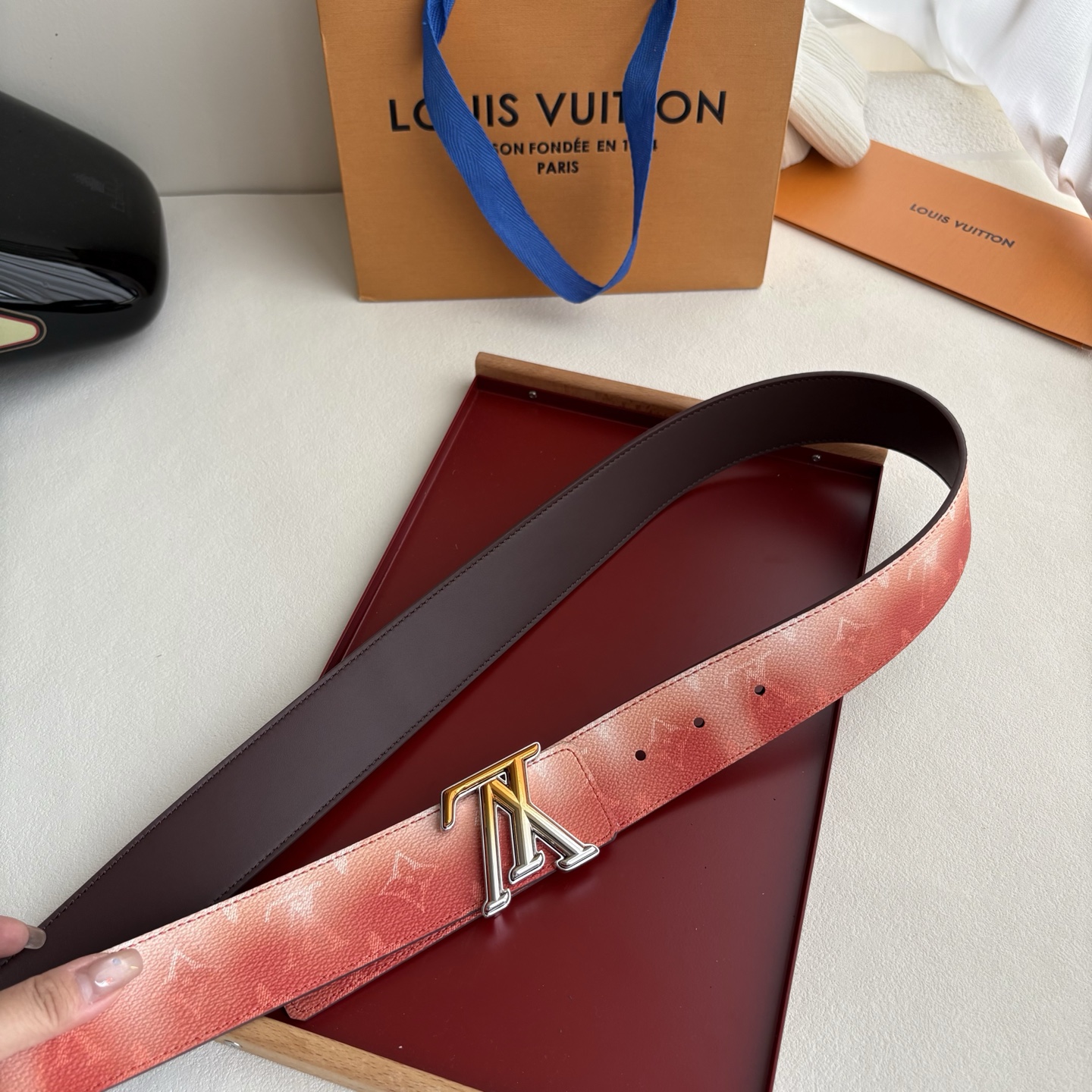 Lv新款Pvc印花面配原版平纹底，搭配精品铜扣，精工制作，细节看图，实物拍摄，高端奢华，宽度4.0cm