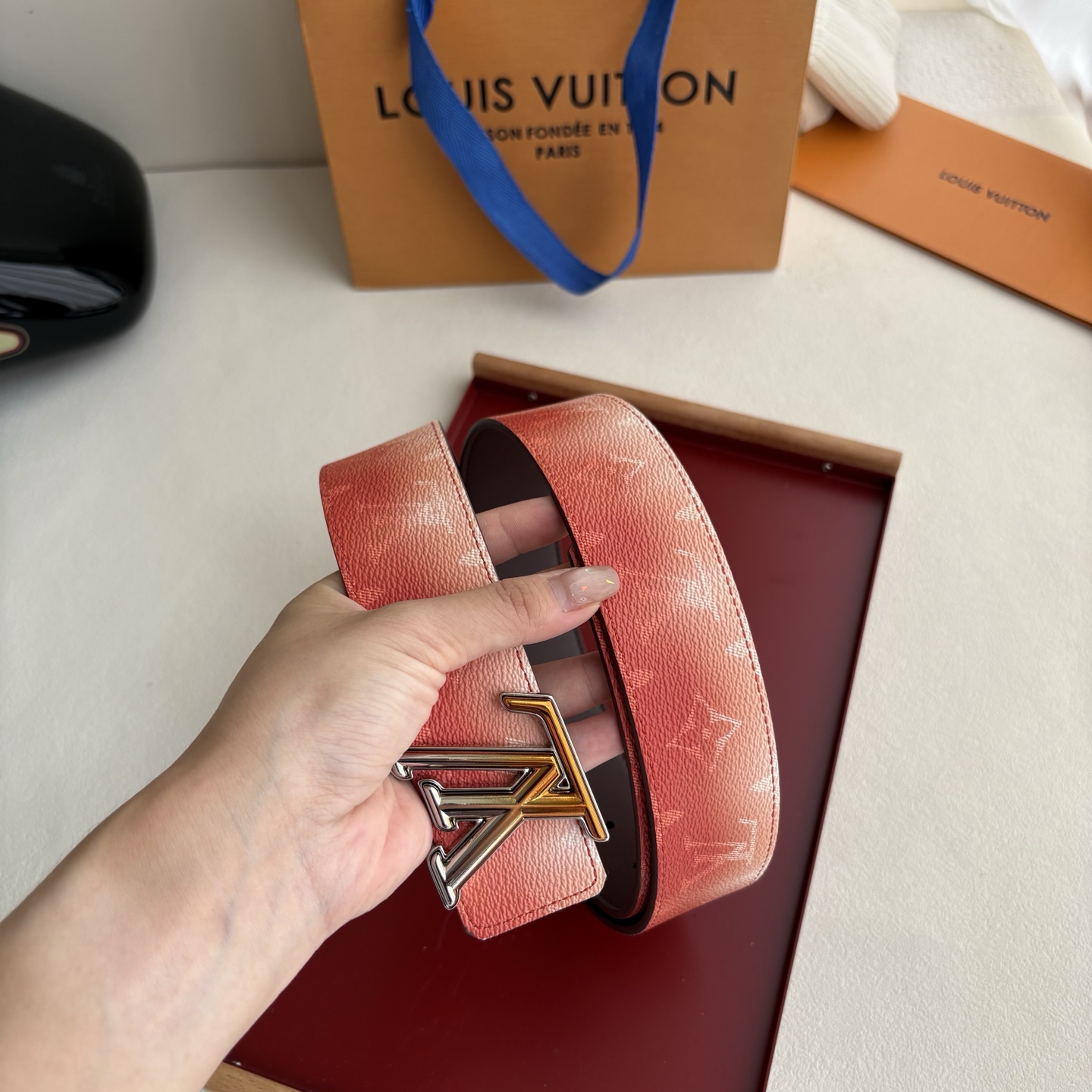 Lv新款Pvc印花面配原版平纹底，搭配精品铜扣，精工制作，细节看图，实物拍摄，高端奢华，宽度4.0cm