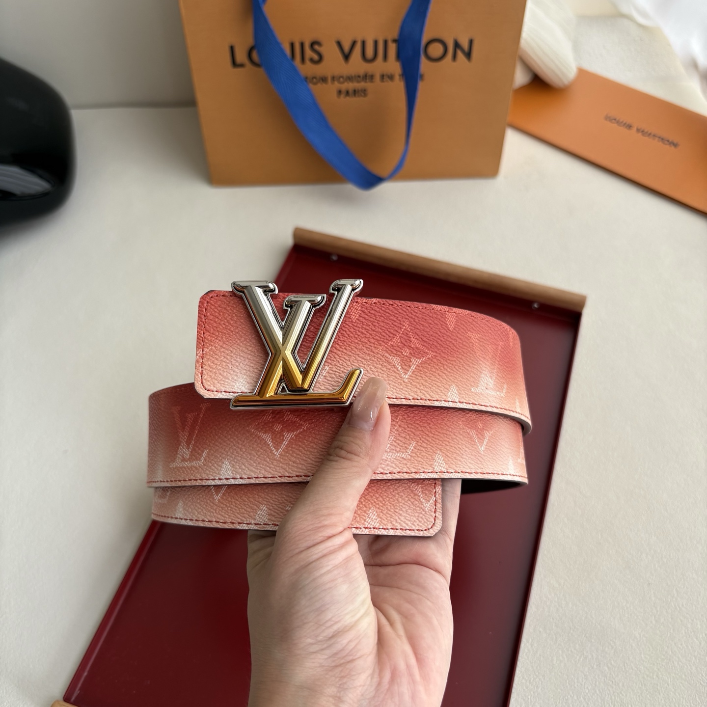 Lv新款Pvc印花面配原版平纹底，搭配精品铜扣，精工制作，细节看图，实物拍摄，高端奢华，宽度4.0cm