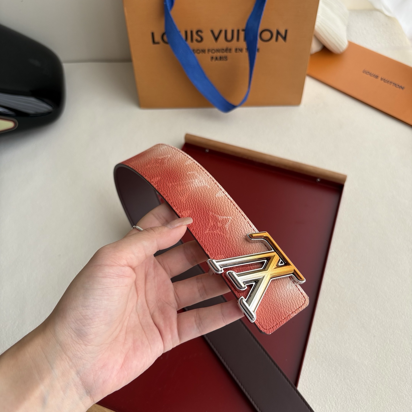 Lv新款Pvc印花面配原版平纹底，搭配精品铜扣，精工制作，细节看图，实物拍摄，高端奢华，宽度4.0cm