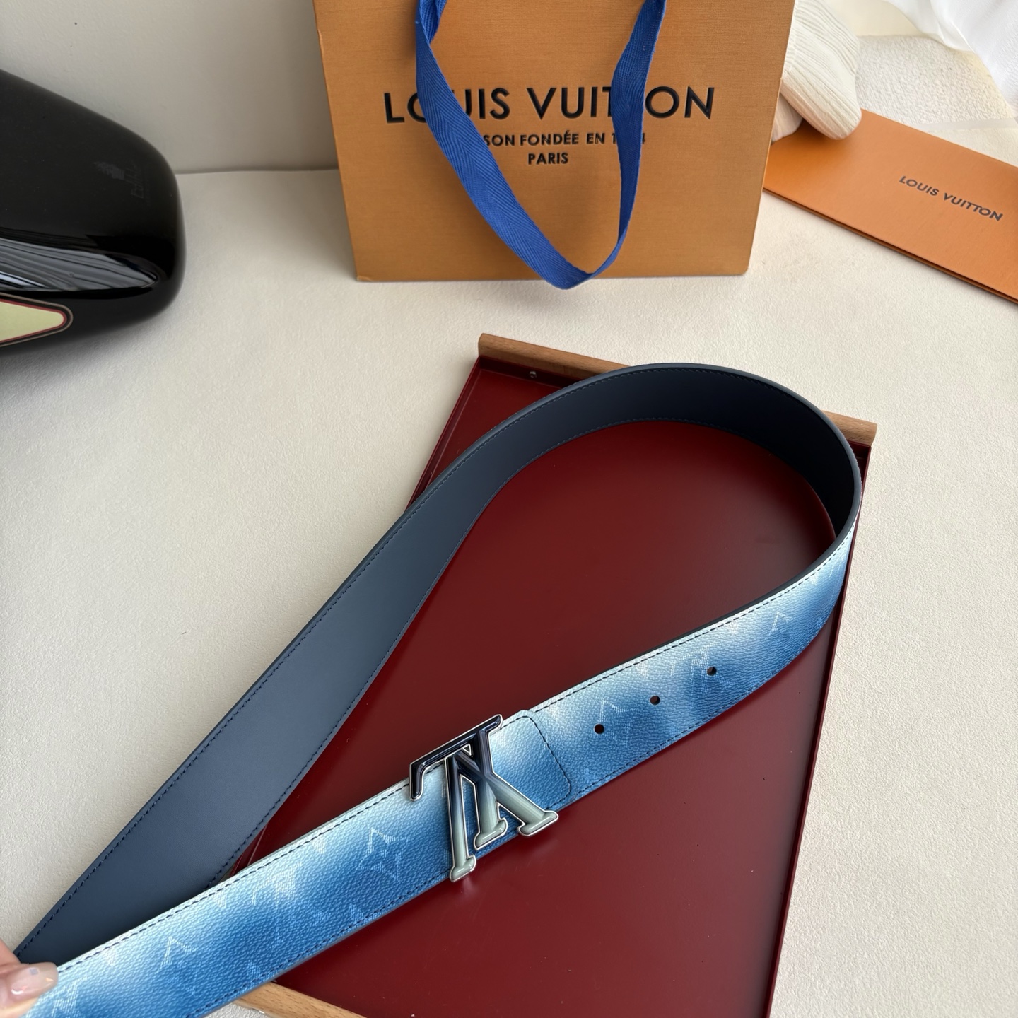 Lv新款Pvc印花面配原版平纹底，搭配精品铜扣，精工制作，细节看图，实物拍摄，高端奢华，宽度4.0cm