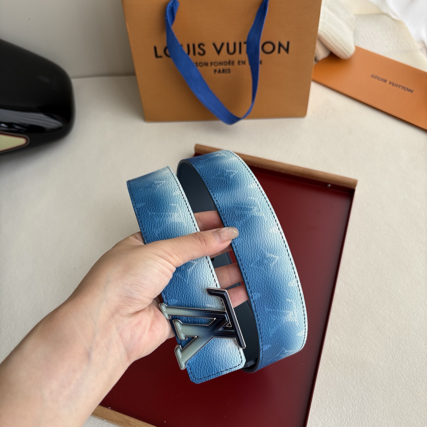 Lv新款Pvc印花面配原版平纹底，搭配精品铜扣，精工制作，细节看图，实物拍摄，高端奢华，宽度4.0cm