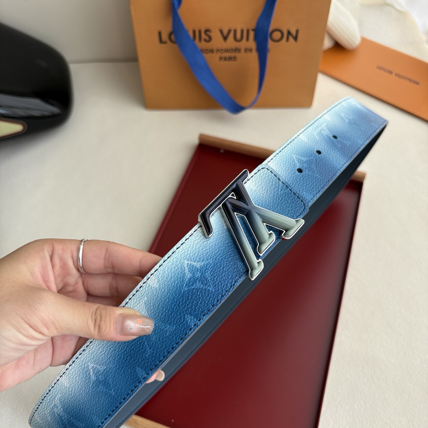 Lv新款Pvc印花面配原版平纹底，搭配精品铜扣，精工制作，细节看图，实物拍摄，高端奢华，宽度4.0cm