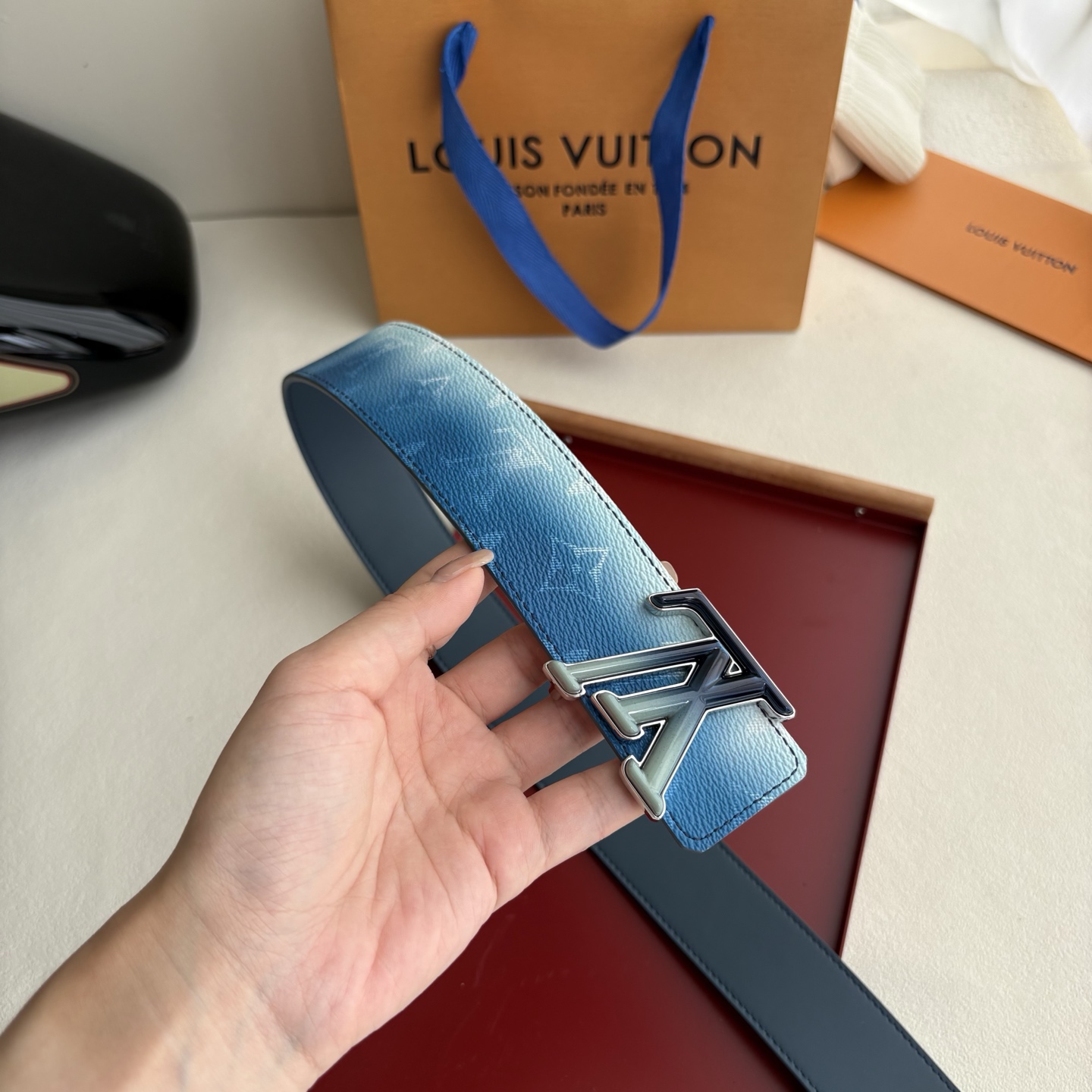 Lv新款Pvc印花面配原版平纹底，搭配精品铜扣，精工制作，细节看图，实物拍摄，高端奢华，宽度4.0cm