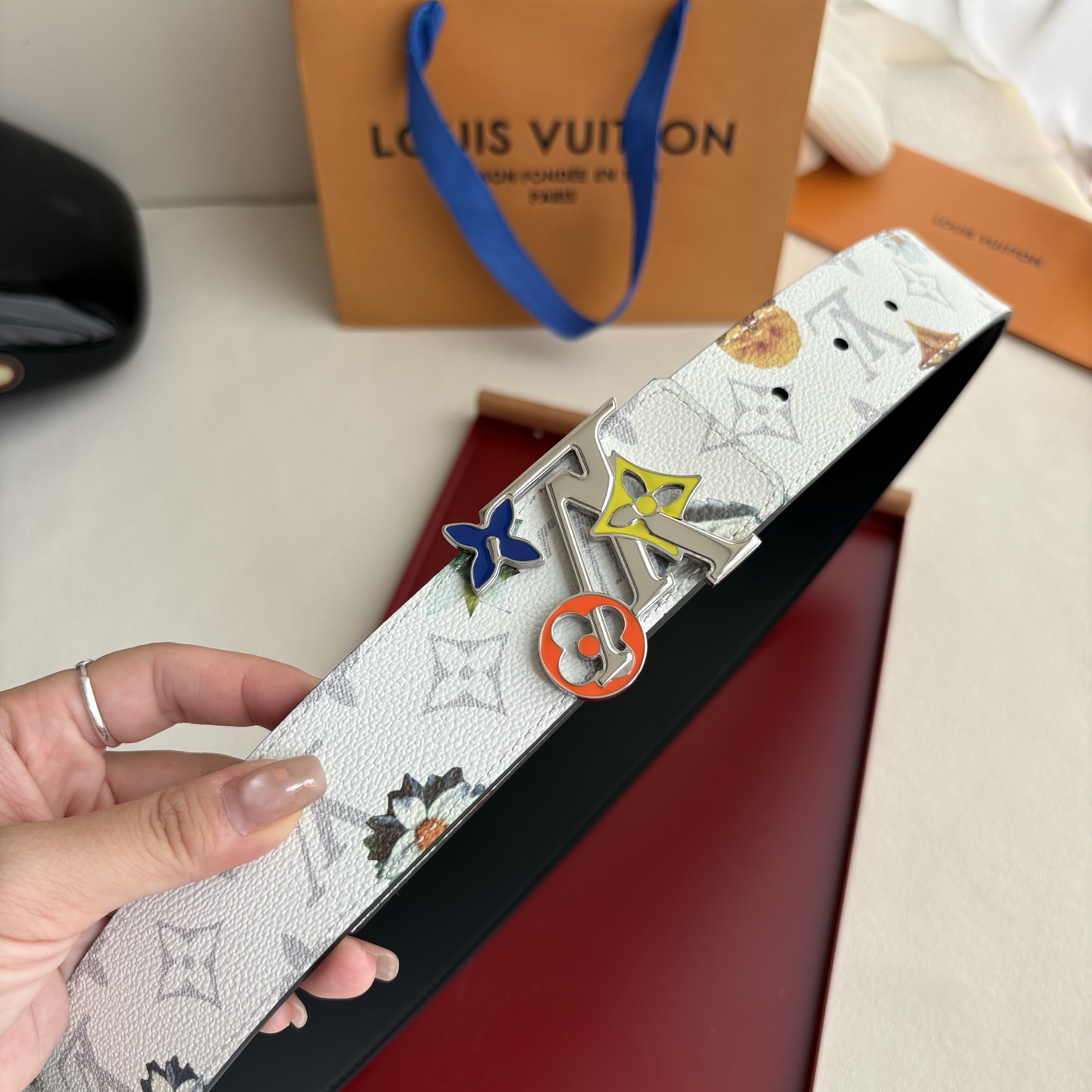 Lv新款Pvc印花面配原版平纹底，搭配精品铜扣，精工制作，细节看图，实物拍摄，高端奢华，宽度4.0cm