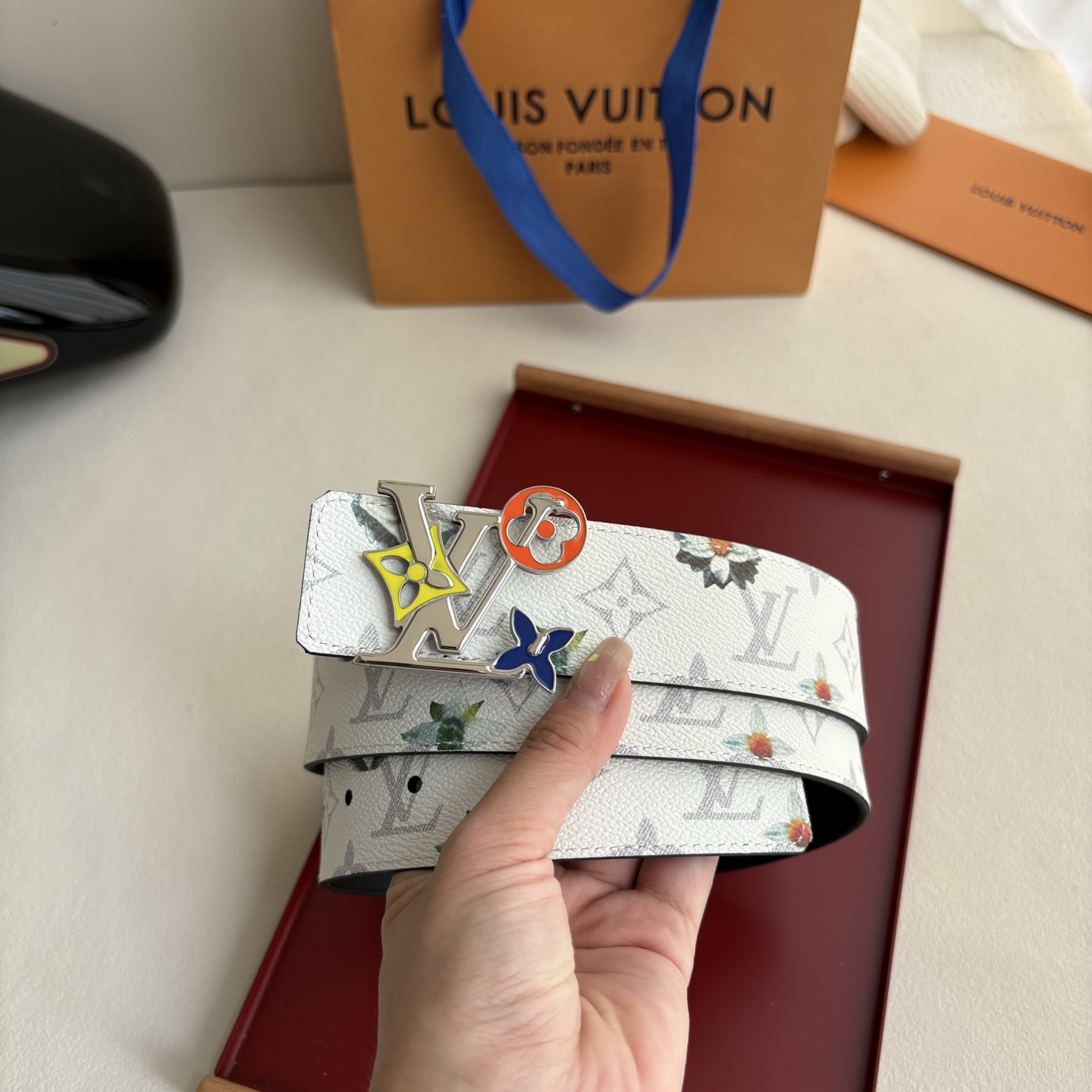 Lv新款Pvc印花面配原版平纹底，搭配精品铜扣，精工制作，细节看图，实物拍摄，高端奢华，宽度4.0cm