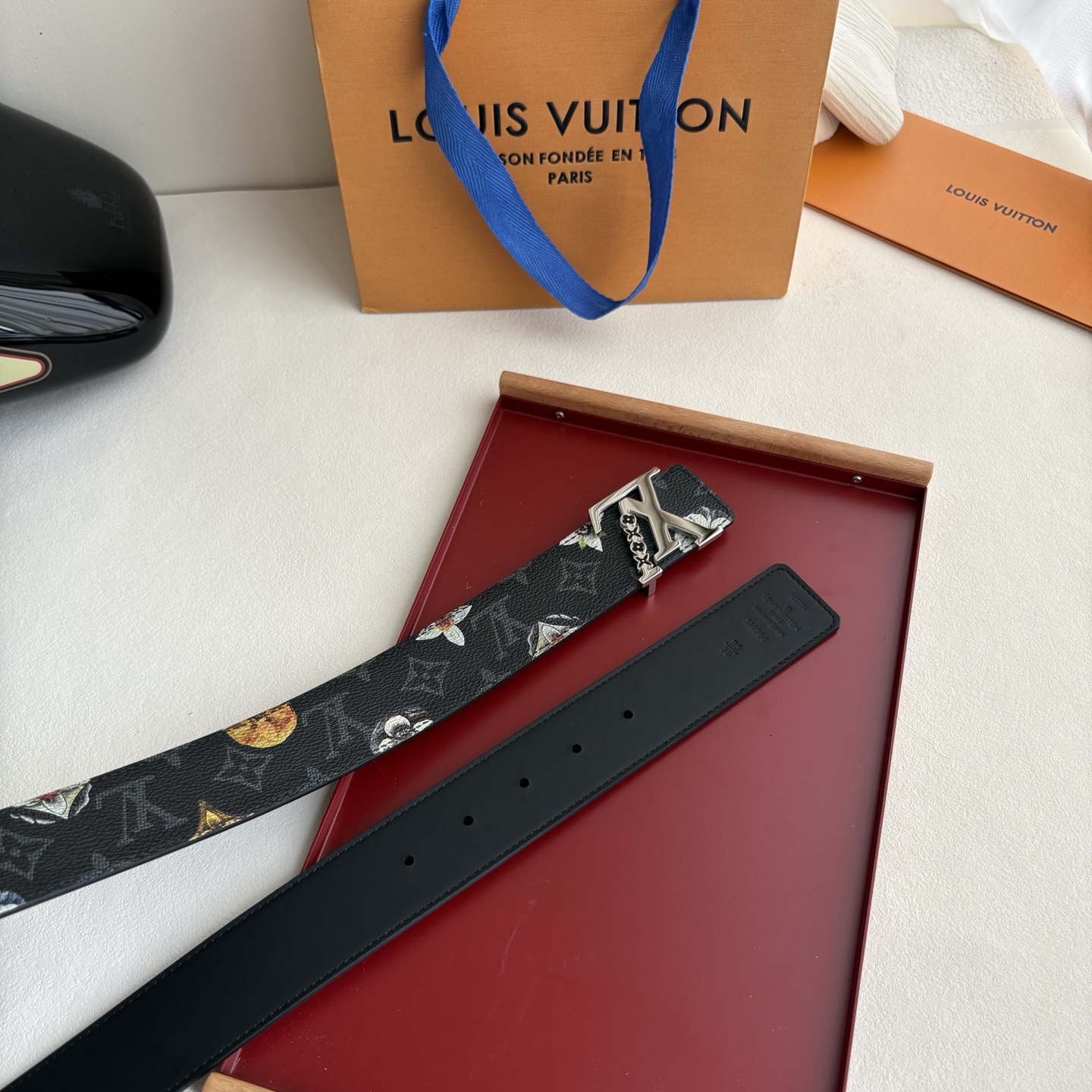 Lv新款Pvc印花面配原版平纹底，搭配精品铜扣，精工制作，细节看图，实物拍摄，高端奢华，宽度4.0cm