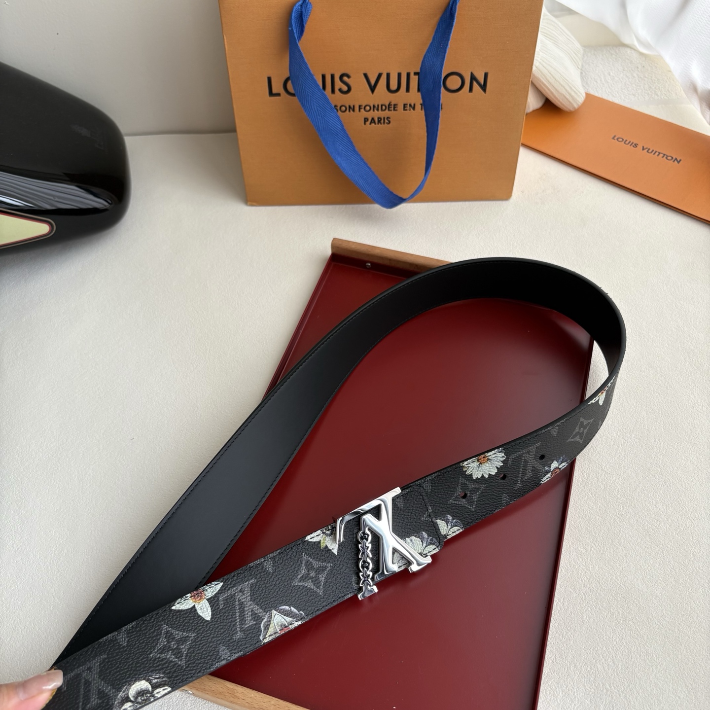 Lv新款Pvc印花面配原版平纹底，搭配精品铜扣，精工制作，细节看图，实物拍摄，高端奢华，宽度4.0cm