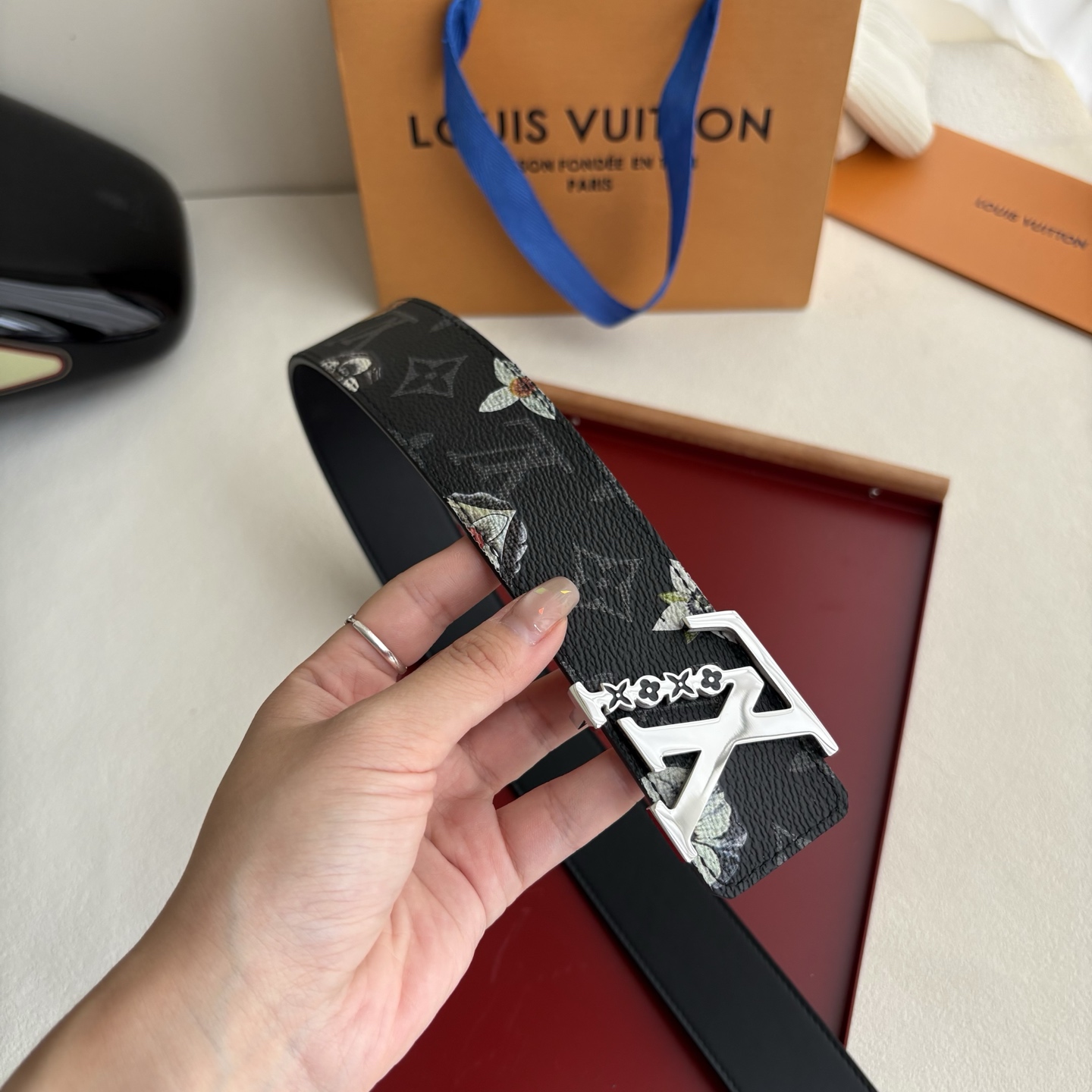 Lv新款Pvc印花面配原版平纹底，搭配精品铜扣，精工制作，细节看图，实物拍摄，高端奢华，宽度4.0cm