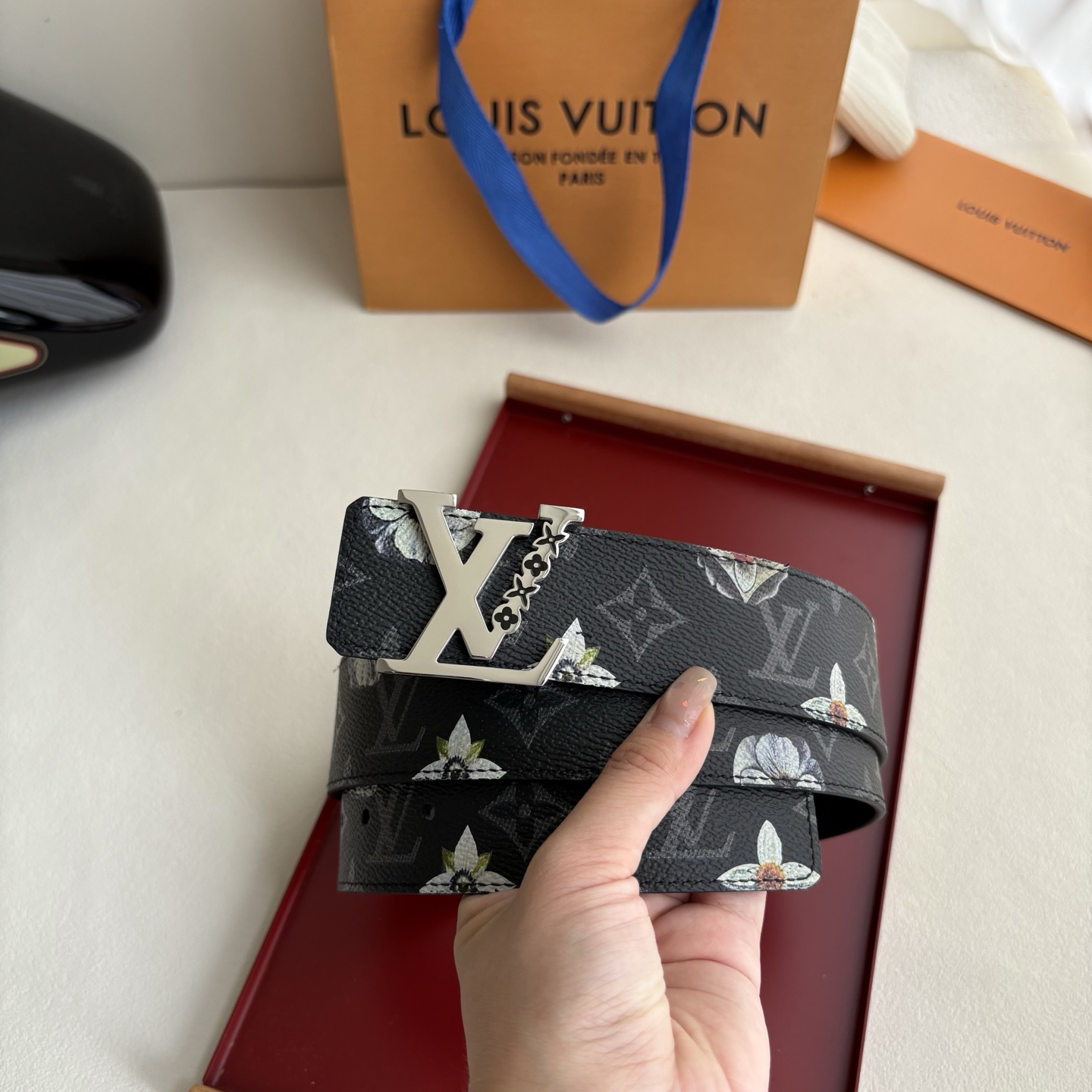 Lv新款Pvc印花面配原版平纹底，搭配精品铜扣，精工制作，细节看图，实物拍摄，高端奢华，宽度4.0cm