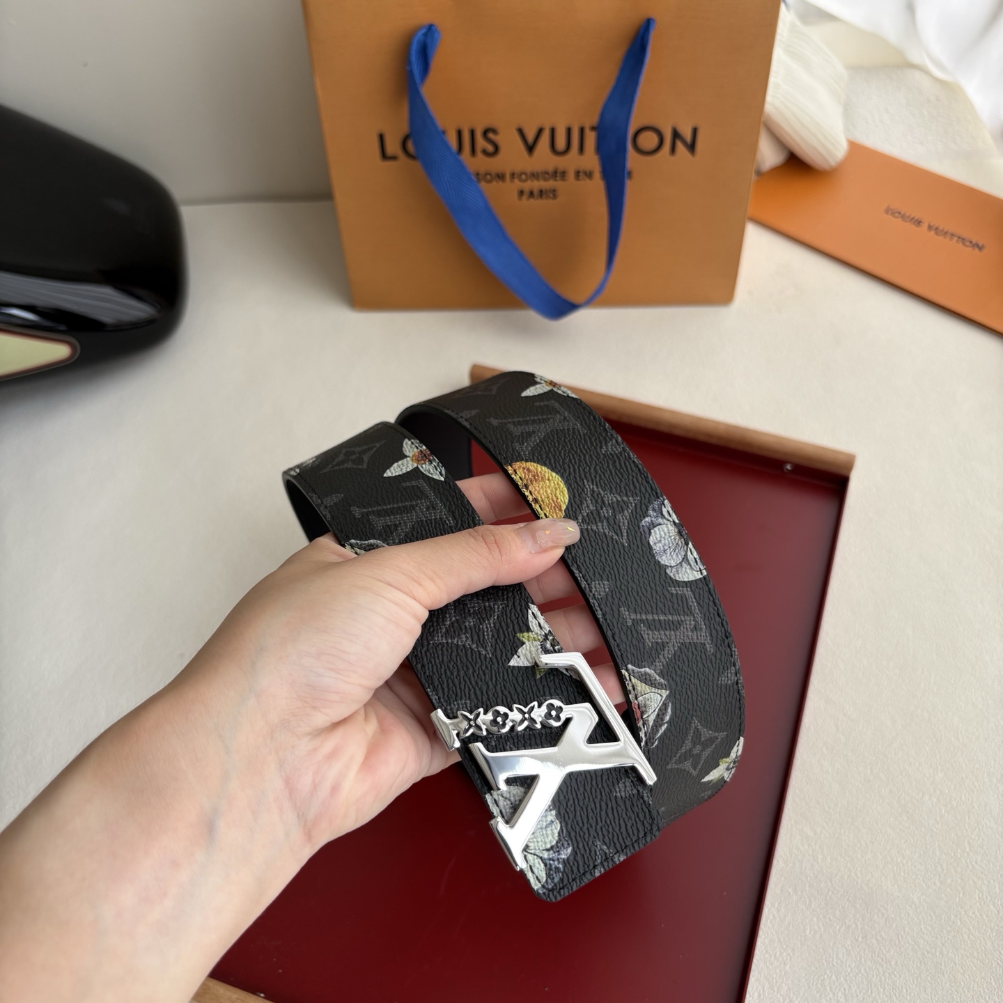 Lv新款Pvc印花面配原版平纹底，搭配精品铜扣，精工制作，细节看图，实物拍摄，高端奢华，宽度4.0cm