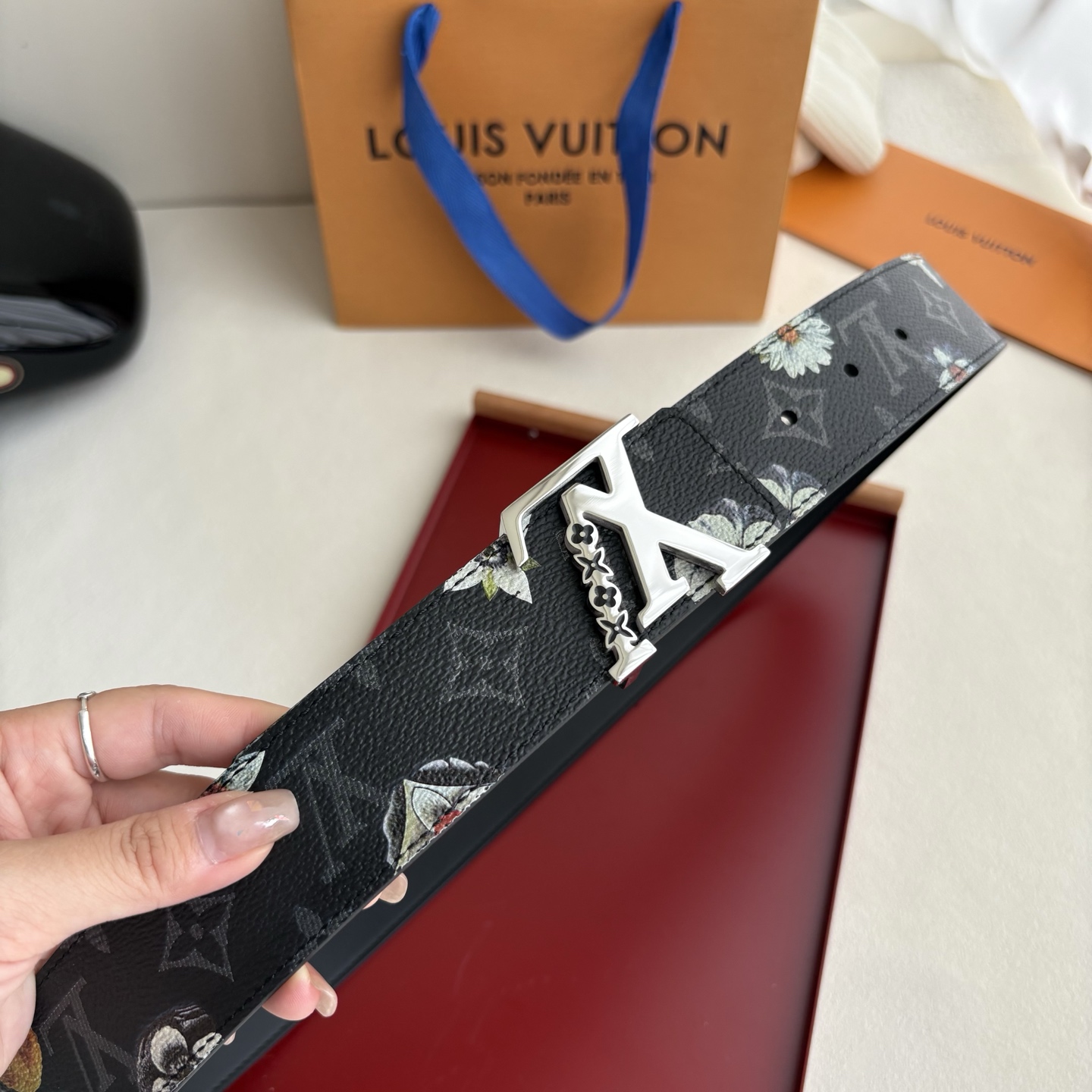 Lv新款Pvc印花面配原版平纹底，搭配精品铜扣，精工制作，细节看图，实物拍摄，高端奢华，宽度4.0cm