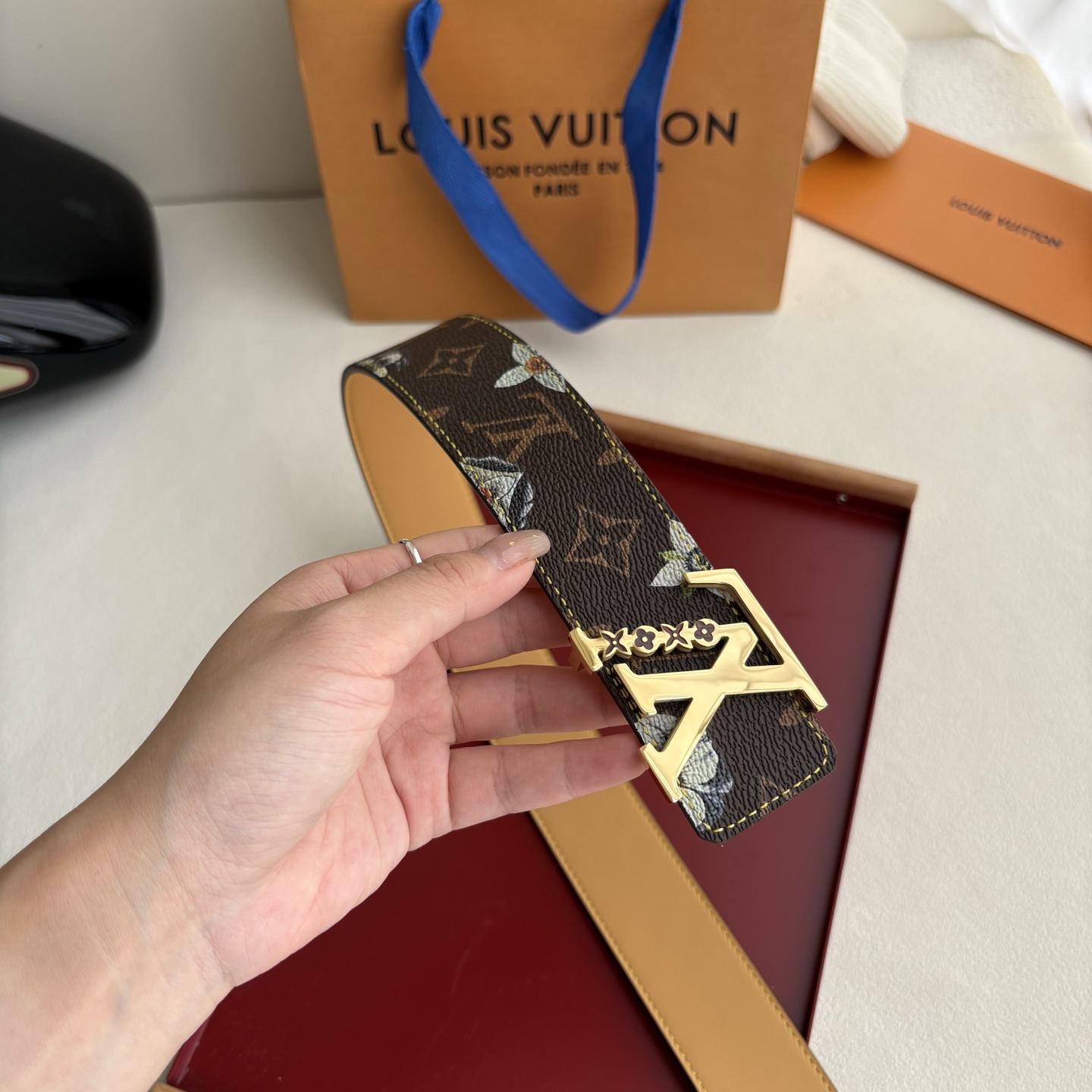 Lv新款Pvc印花面配原版平纹底，搭配精品铜扣，精工制作，细节看图，实物拍摄，高端奢华，宽度4.0cm