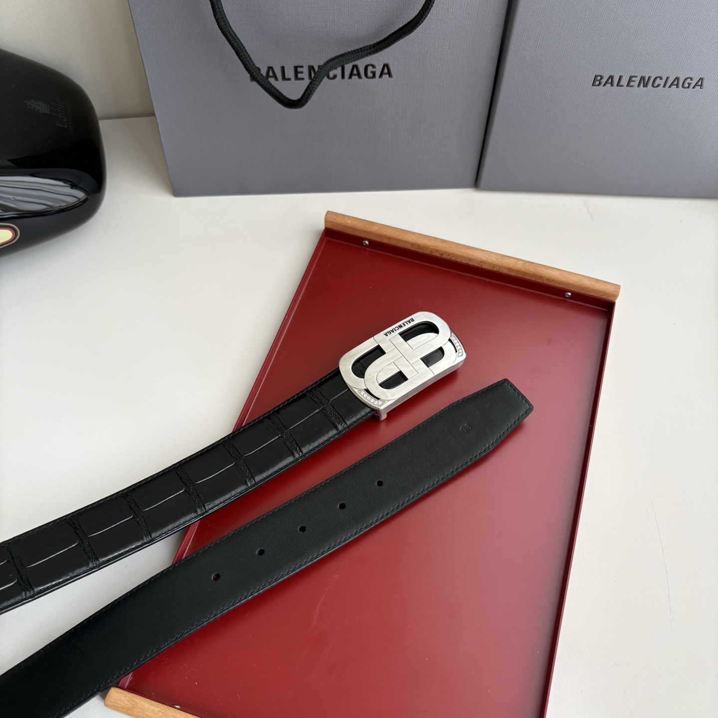 巴黎世家双面小牛皮，原单精品内穿钻石钢扣，精工制作，细节看图，实物拍摄，高端奢华，宽度3.8cm