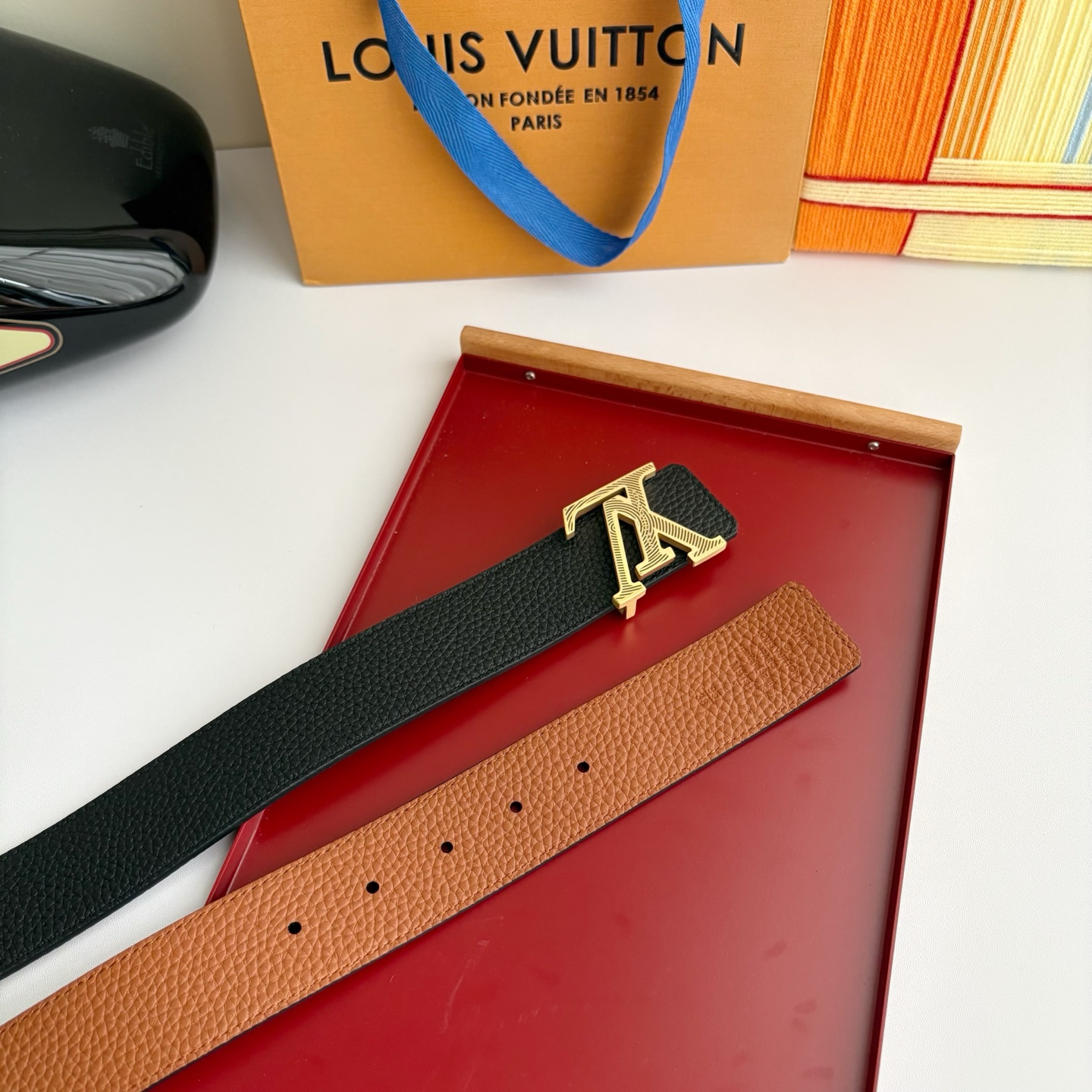 Lv经典原单品质，经典双面荔枝纹搭配原单精品挂扣，精工制作，细节看图，实物拍摄，高端奢华，宽度4.0cm