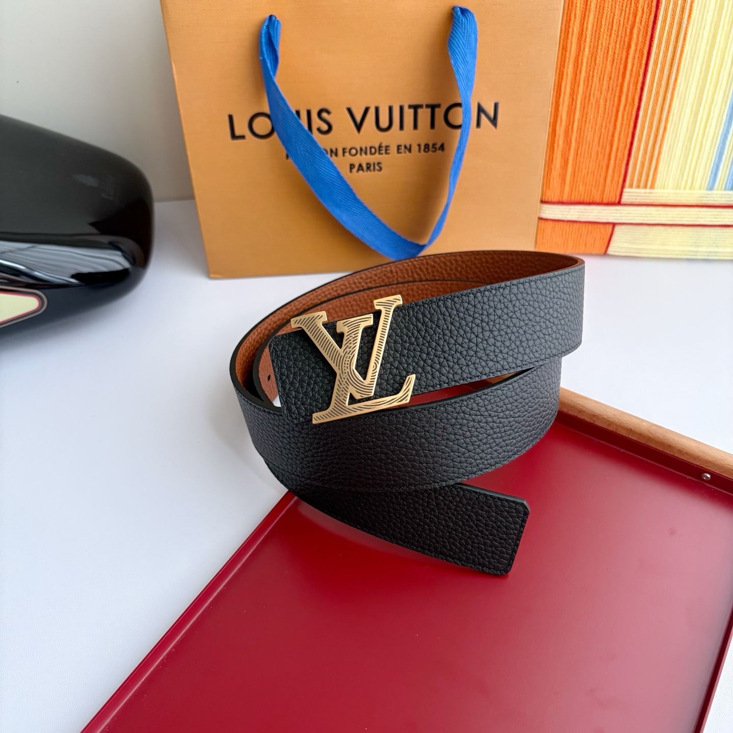 Lv经典原单品质，经典双面荔枝纹搭配原单精品挂扣，精工制作，细节看图，实物拍摄，高端奢华，宽度4.0cm