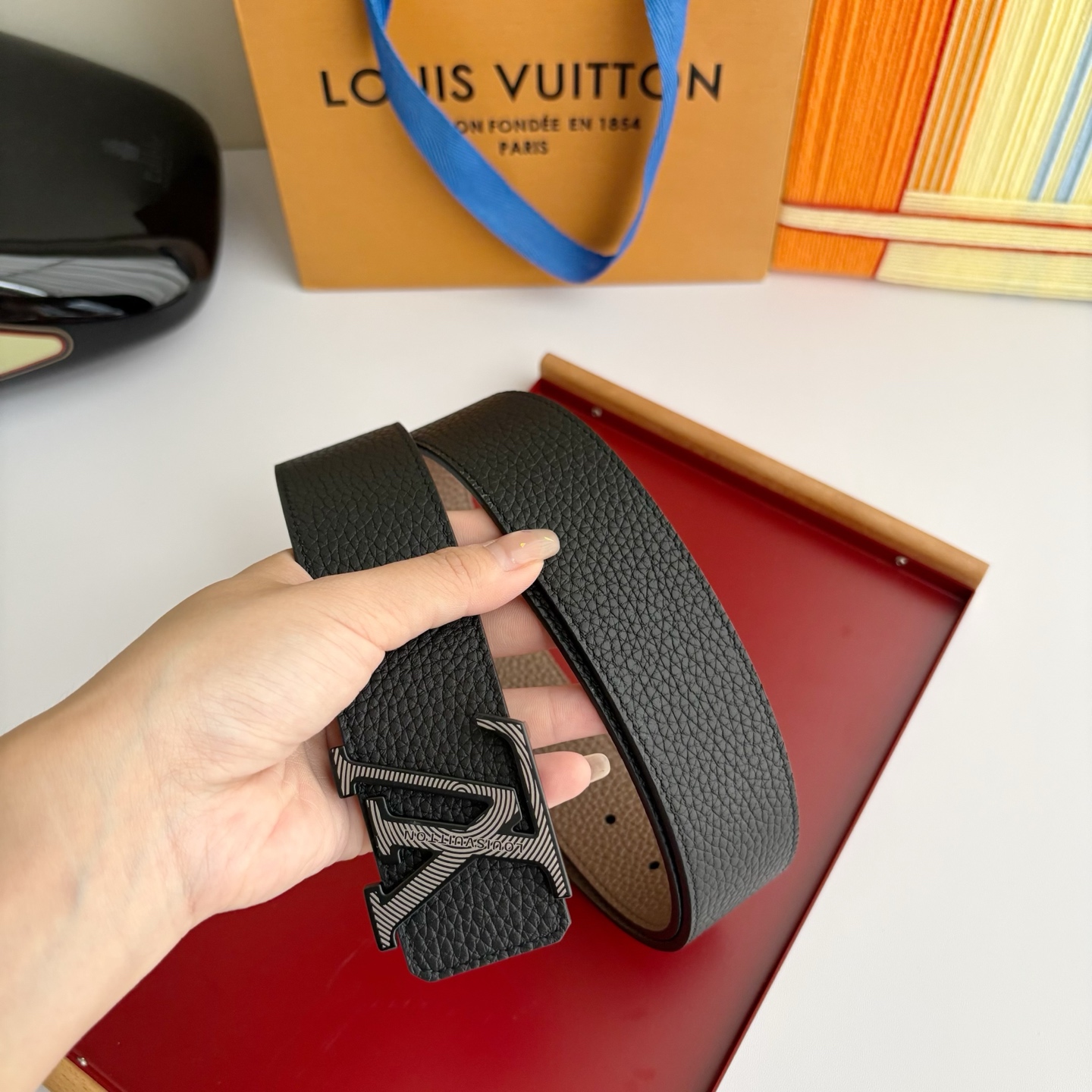 NO:764137,LV classic original single quality, classic double-sided lychee pattern with original high-quality hanging buckle, precision production, detailed pictures, physical shooting, high-end luxury, width 4.0cm, belt, Louis Vuitton19860909Lv经典原单品质,经典双面荔枝纹搭配原单精品挂扣,精工制作,细节看图,实物拍摄,高端奢华,宽度4.0cm,皮带,louis vuitton,Belt